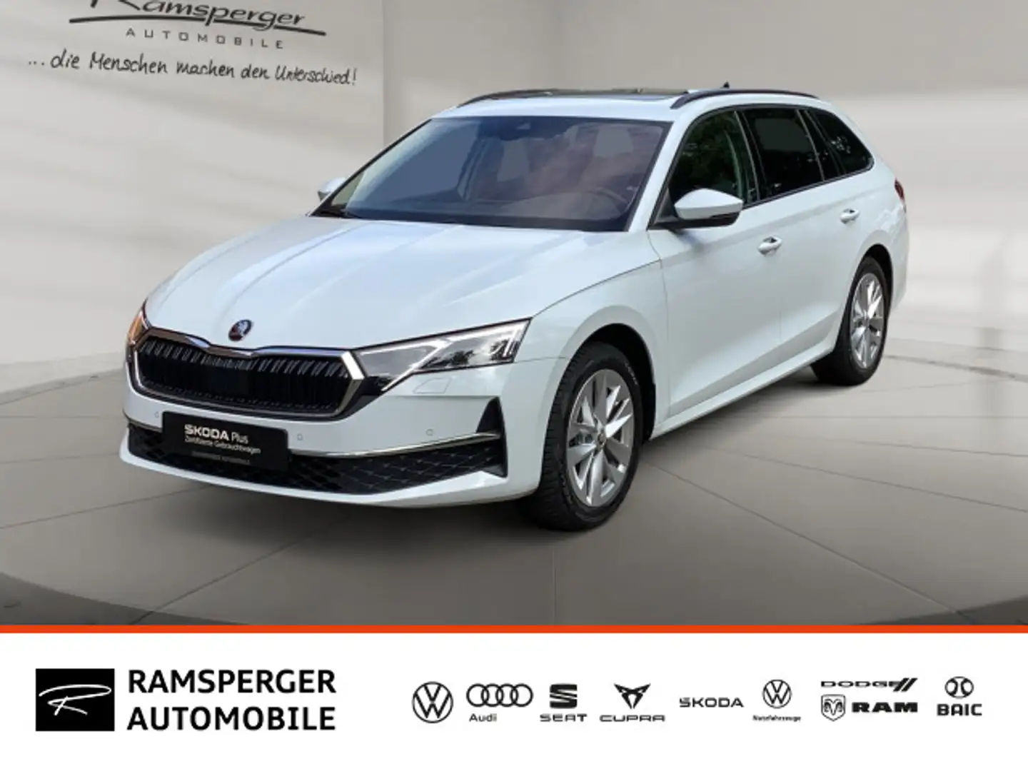 Skoda Octavia Combi 1.5 DSG Selection AHK ACC Pano PDC Weiß - 1