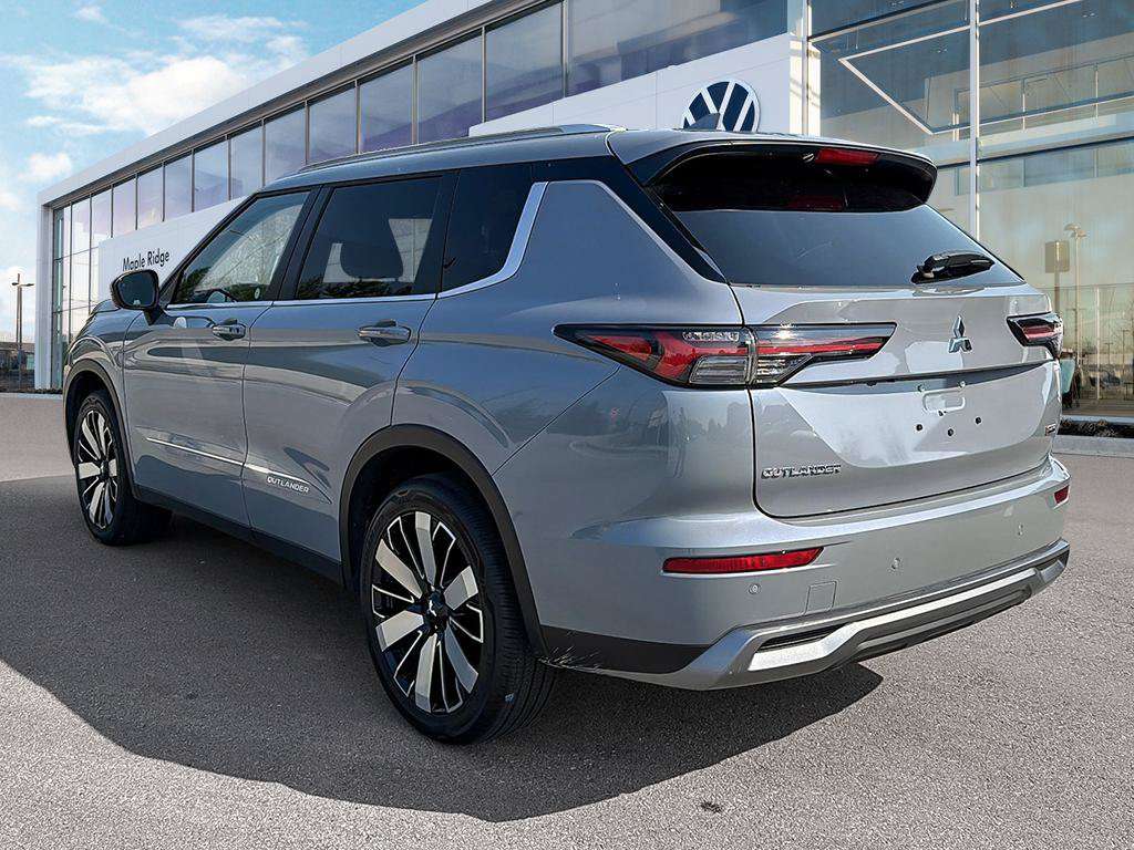 used 2025 Mitsubishi Outlander car, priced at $41,748