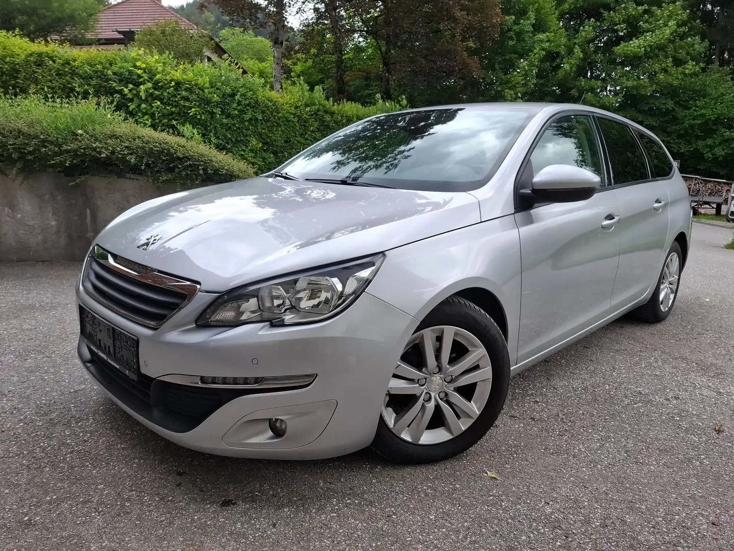 Peugeot 308 308 SW 1,6 BHDI Active S Silber - 2