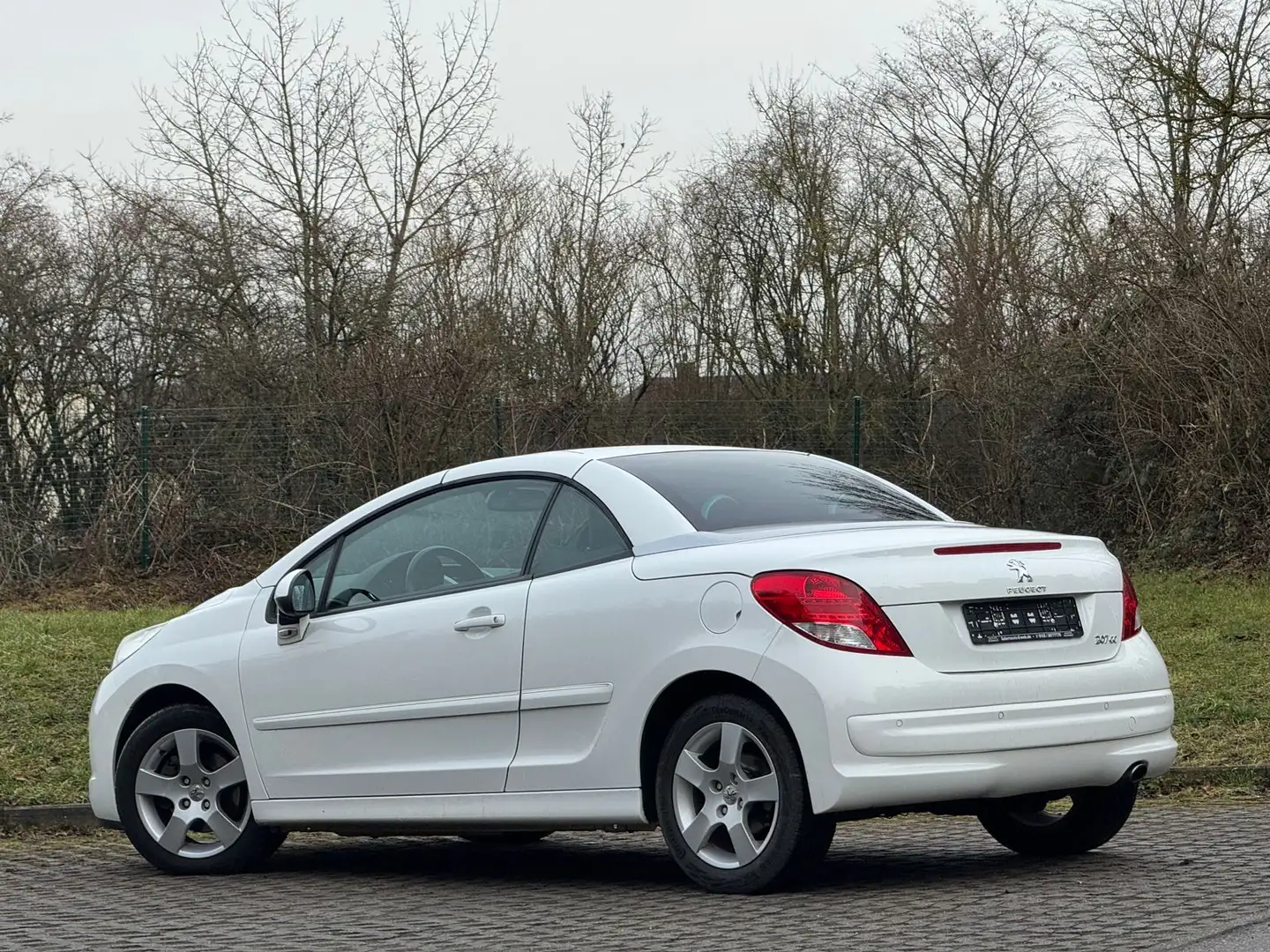 Peugeot 207 Filou guter Zustand Tüv Neu Weiß - 2