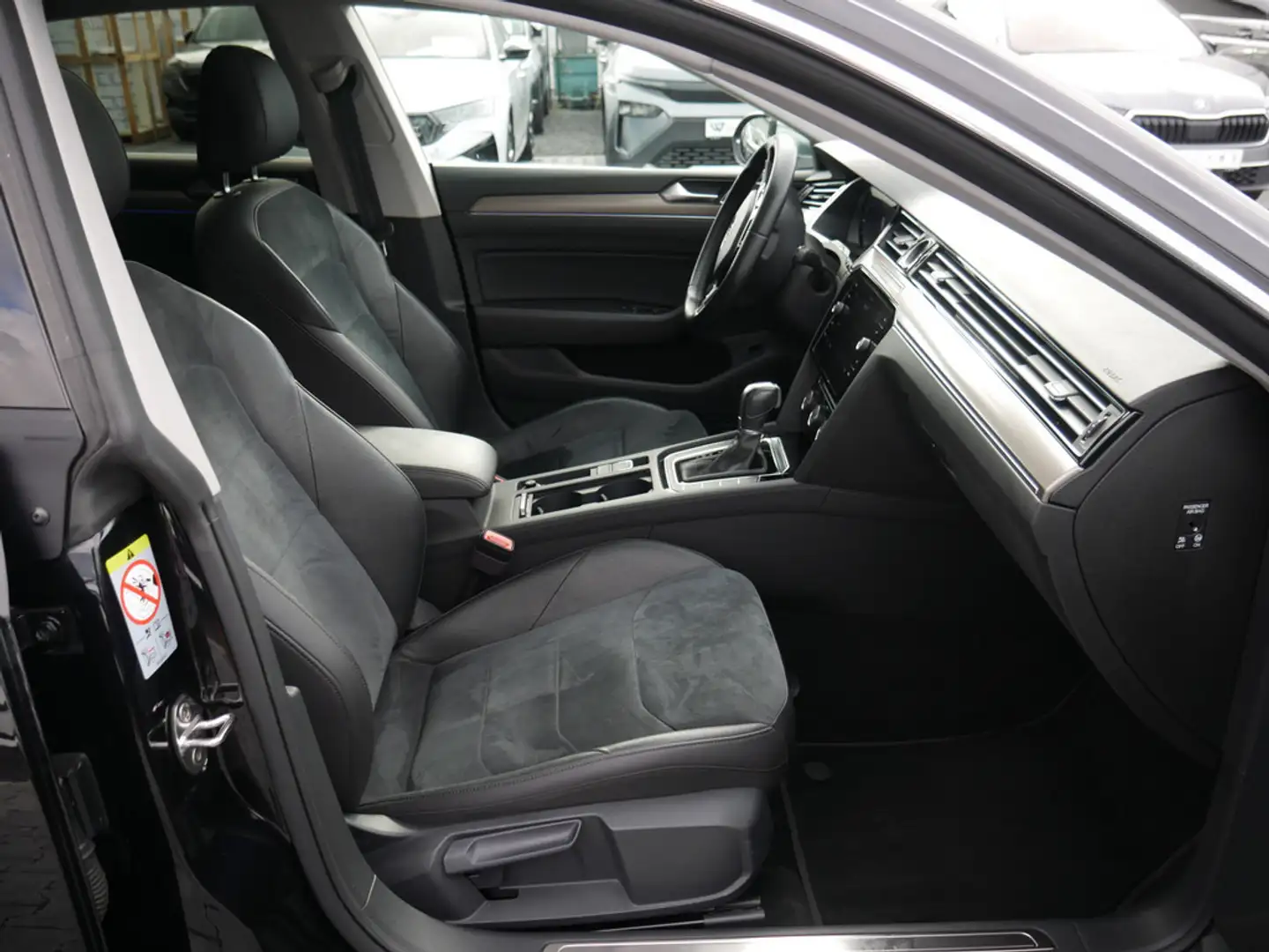 Volkswagen Arteon 1.5 TSI ACT Elegance ACC AID LED PANO Schwarz - 2