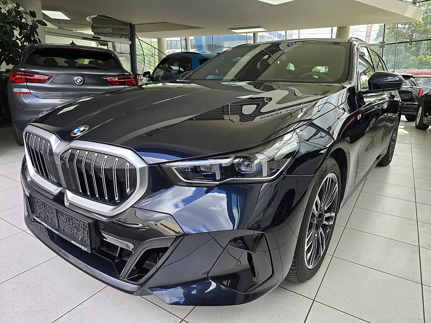 BMW 520 d xDrive Aut. G61 "M Aerodynamikpaket" Volllede... Schwarz - 1