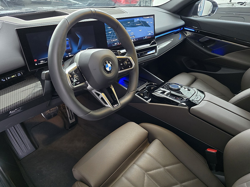 BMW 520 d xDrive Aut. G61 "M Aerodynamikpaket" Volllede... — photo 8