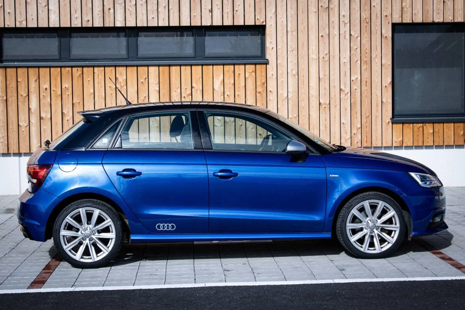 Audi A1 1.4 TFSI Sportback Blau - 2