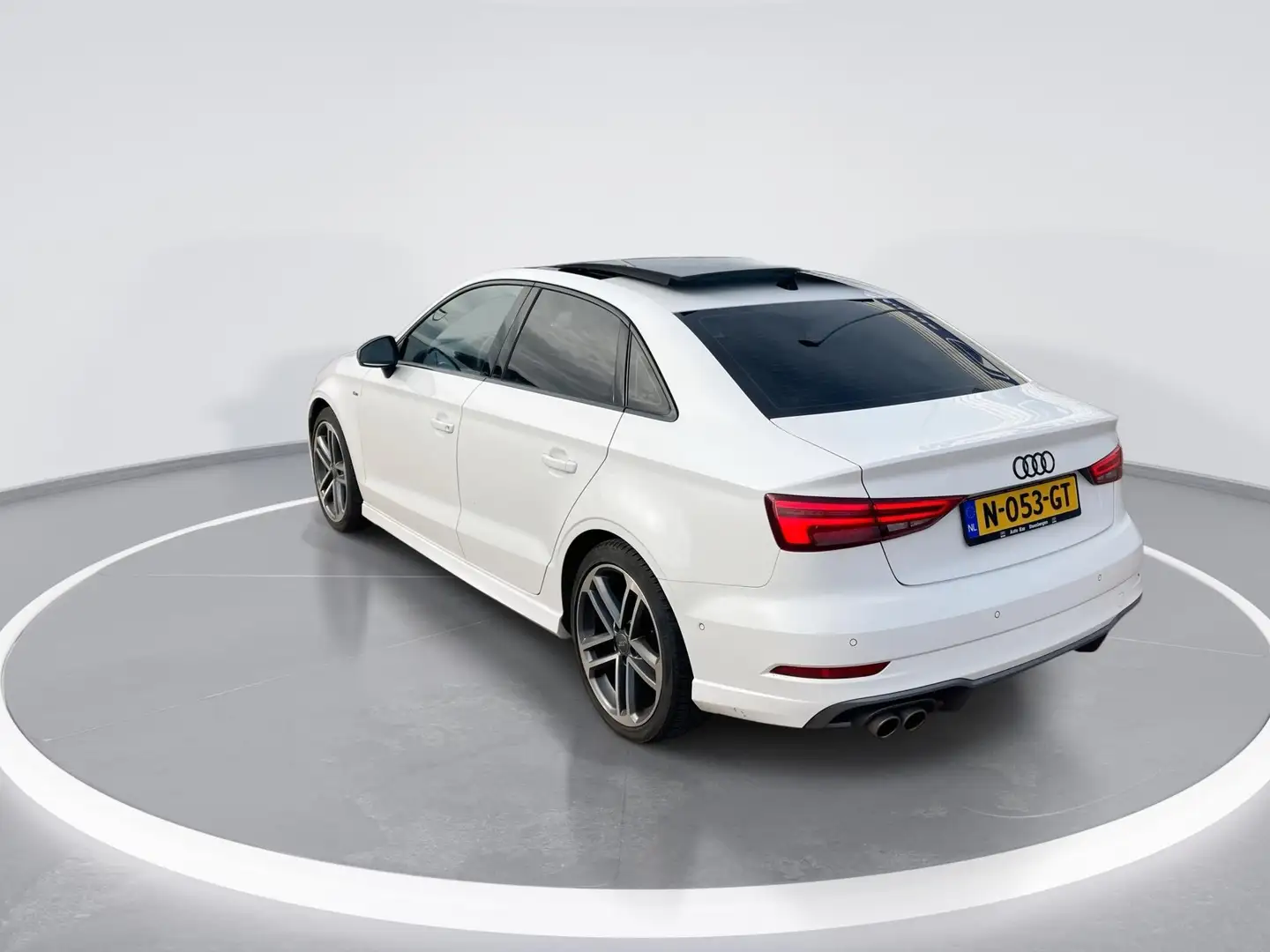 Audi A3 Limousine 35 TFSI/150PK S-tronic S Line · Panorama Wit - 2
