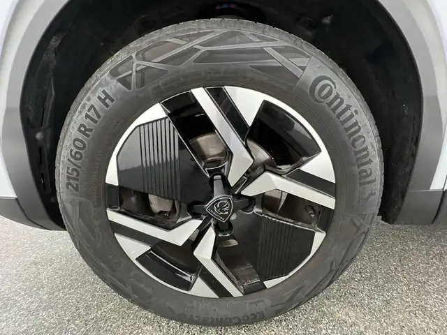 Peugeot 2008 view 10