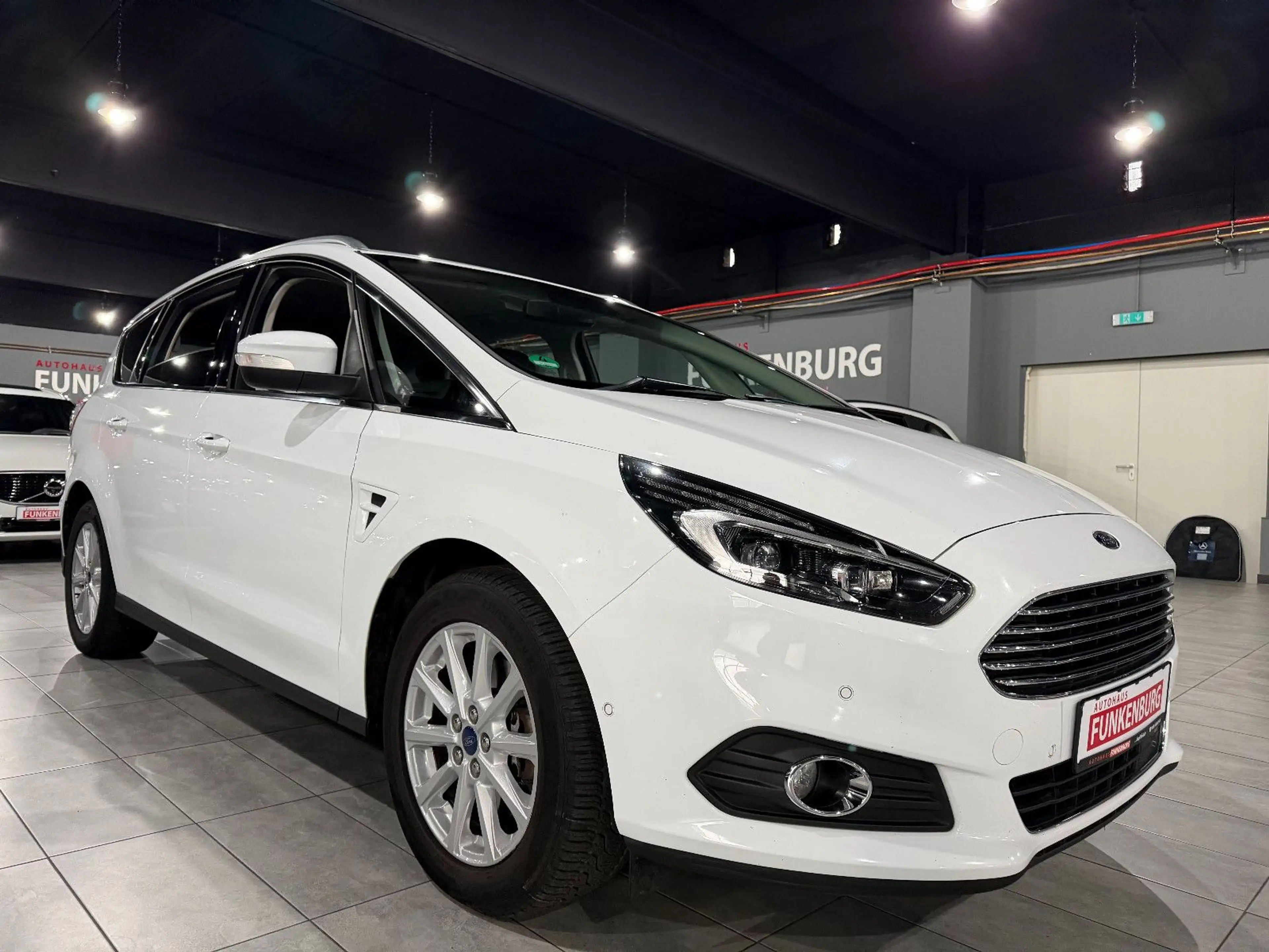 Ford S-Max 2.0 d 7 SITZ/ACC/AUT/LED/NAVI/AHK/KEYLES