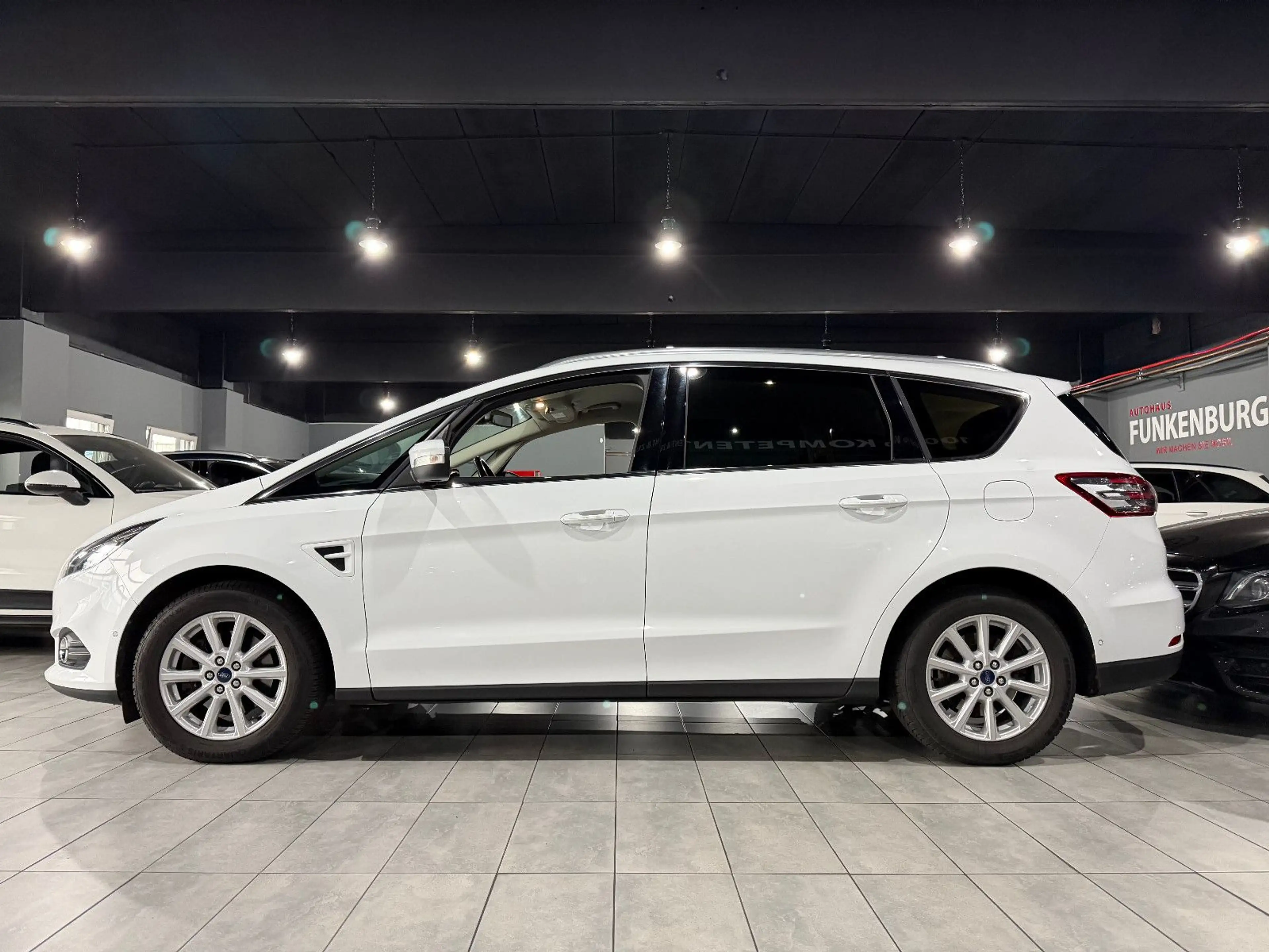 Ford S-Max 2.0 d 7 SITZ/ACC/AUT/LED/NAVI/AHK/KEYLES — photo 4