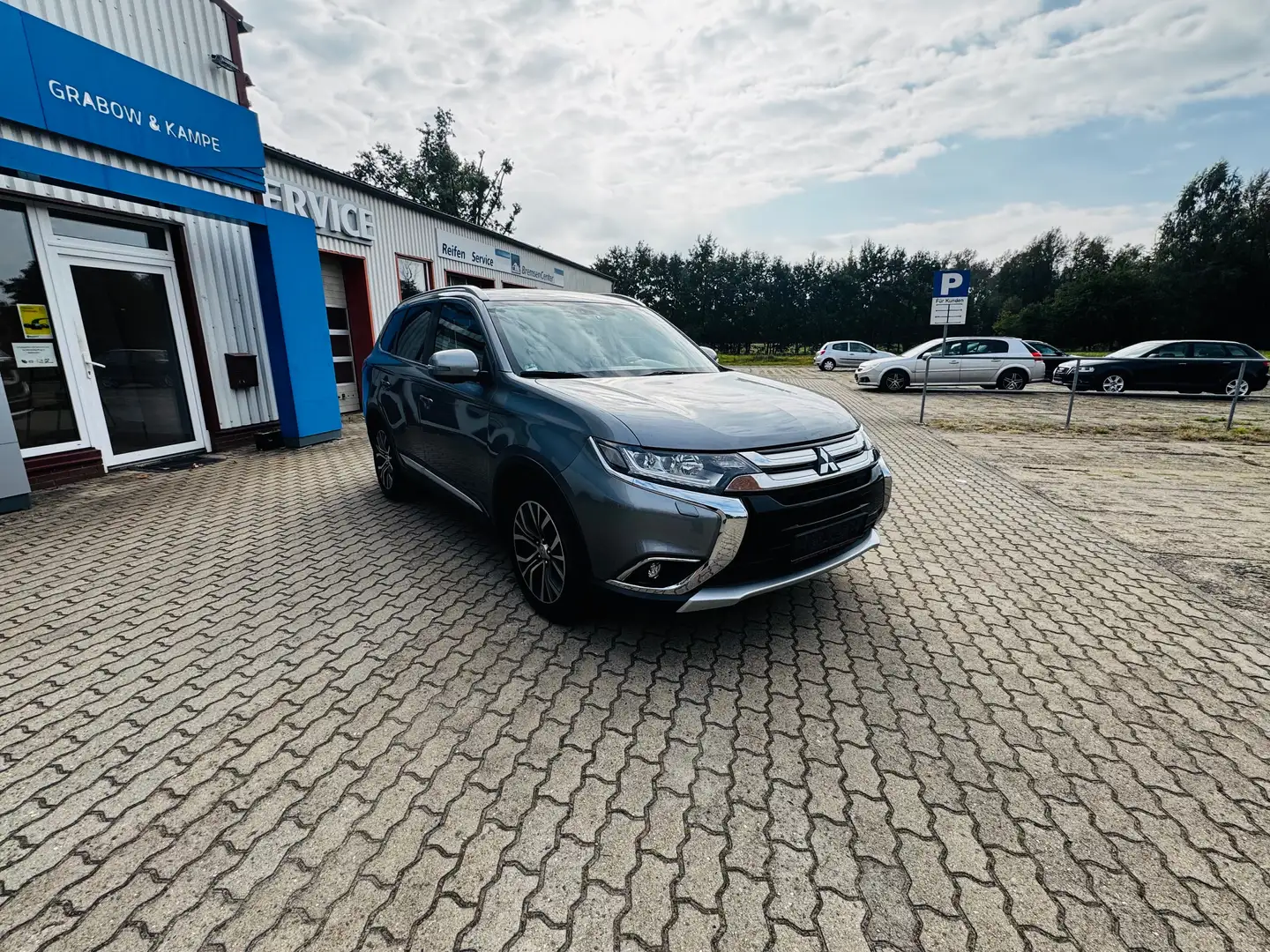 Mitsubishi Outlander Plus 2WD Gris - 2