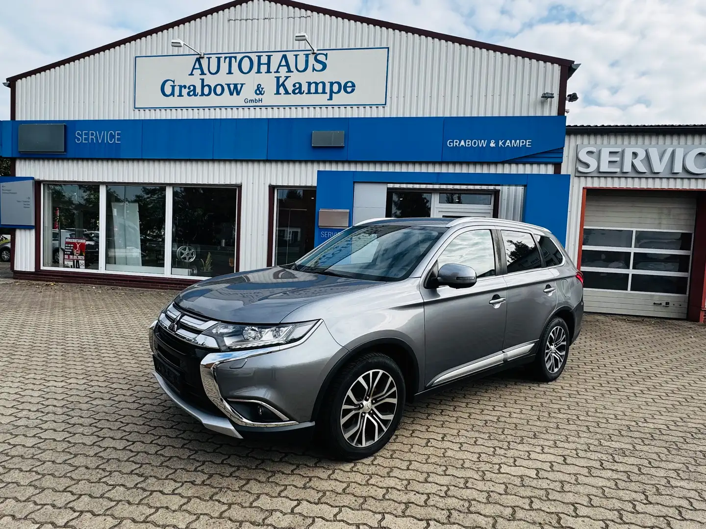 Mitsubishi Outlander Plus 2WD Gris - 1
