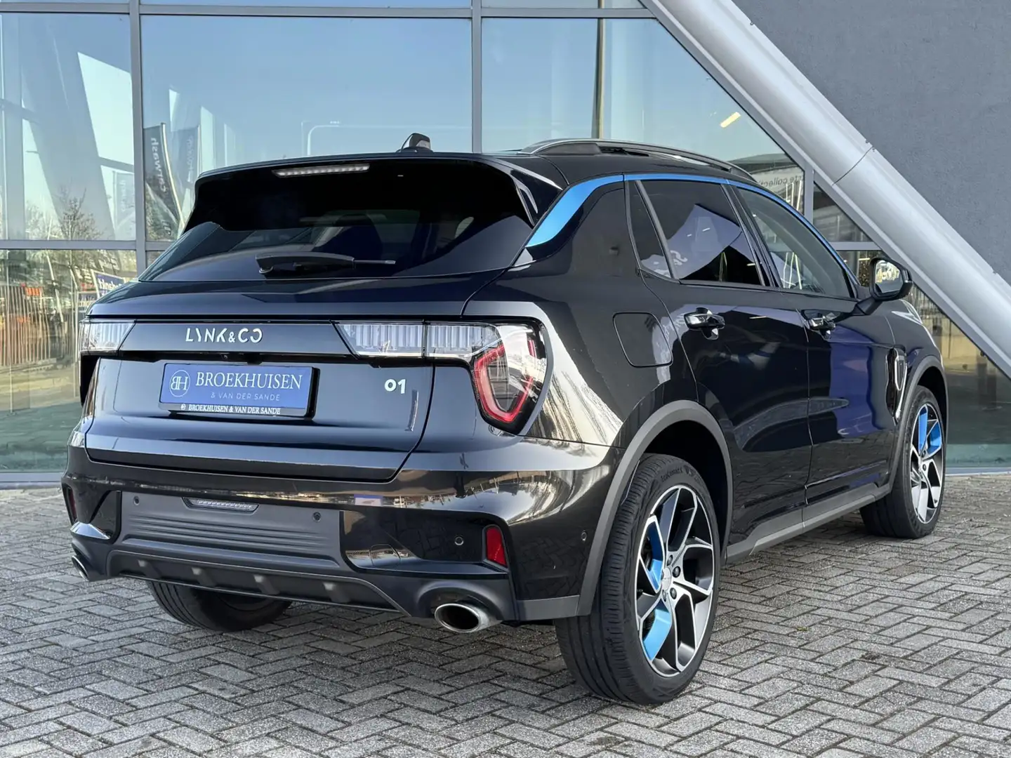 Lynk & Co 01 1.5 Plug-in hybrid 261pk 6,6 Kwh Accu Panoramadak Zwart - 2