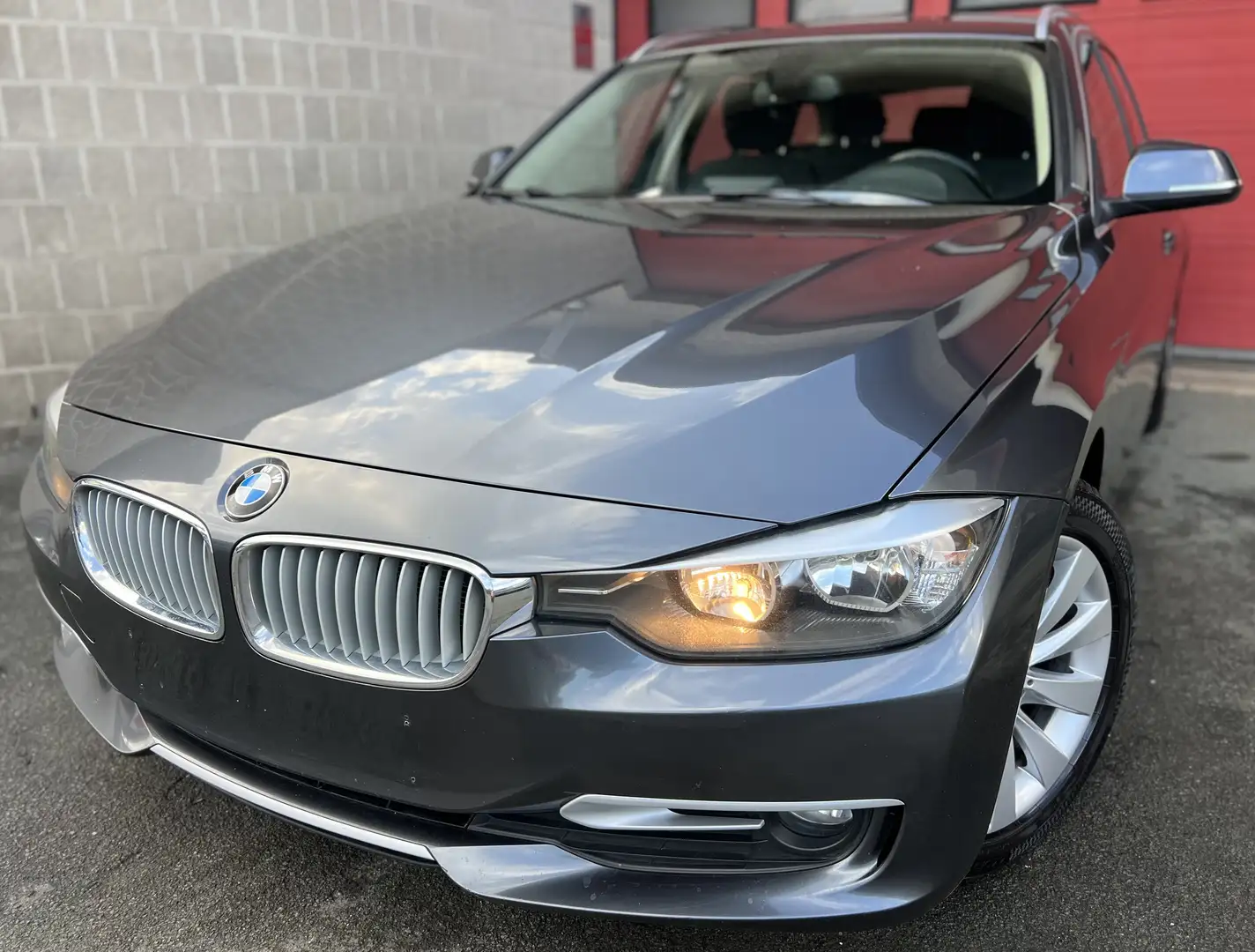 BMW 316 Touring d + NAVI + CLIM + JANTES ALU Grijs - 1