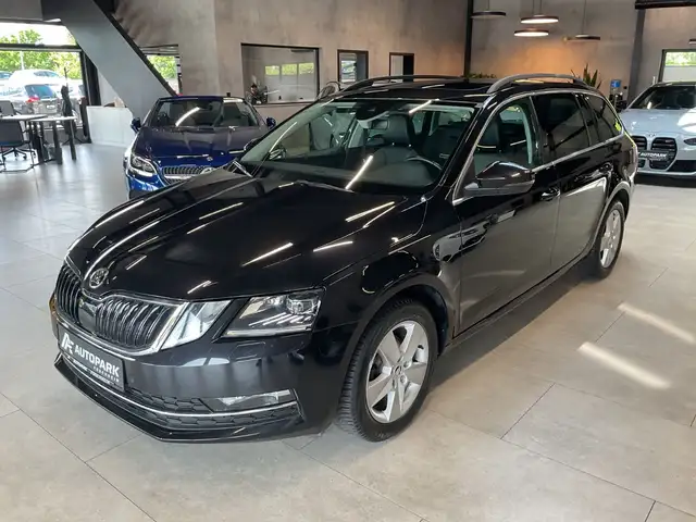Skoda Octavia Combi 1.6 TDI Style LED Kamera Navi Pano