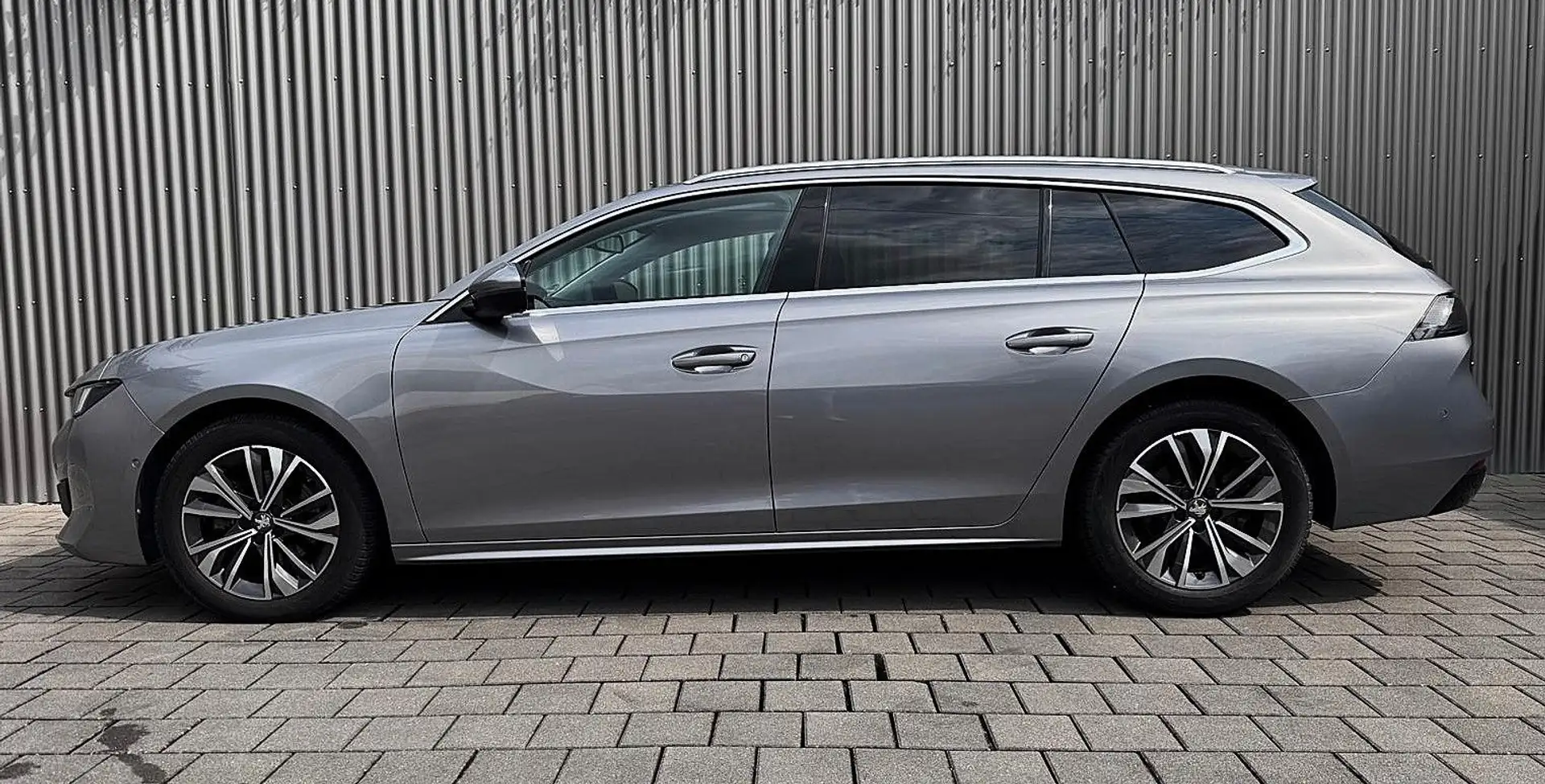 Peugeot 508 SW Allure 1.Hand Kamera SHZ Navi Automatik Grijs - 2