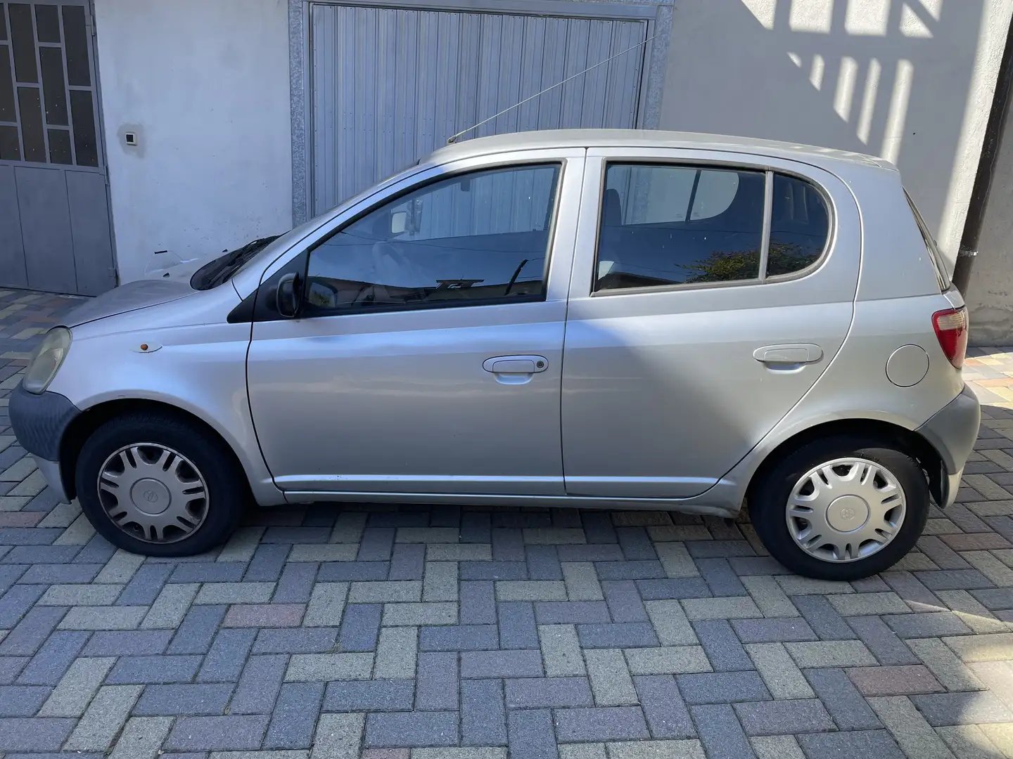 Toyota Yaris Yaris 5p 1.0 Argento - 2