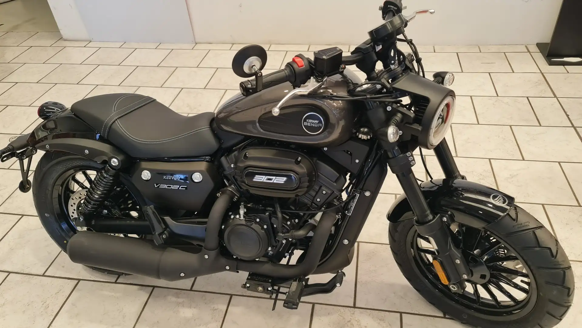 Keeway V 302 Custom Nero - 2