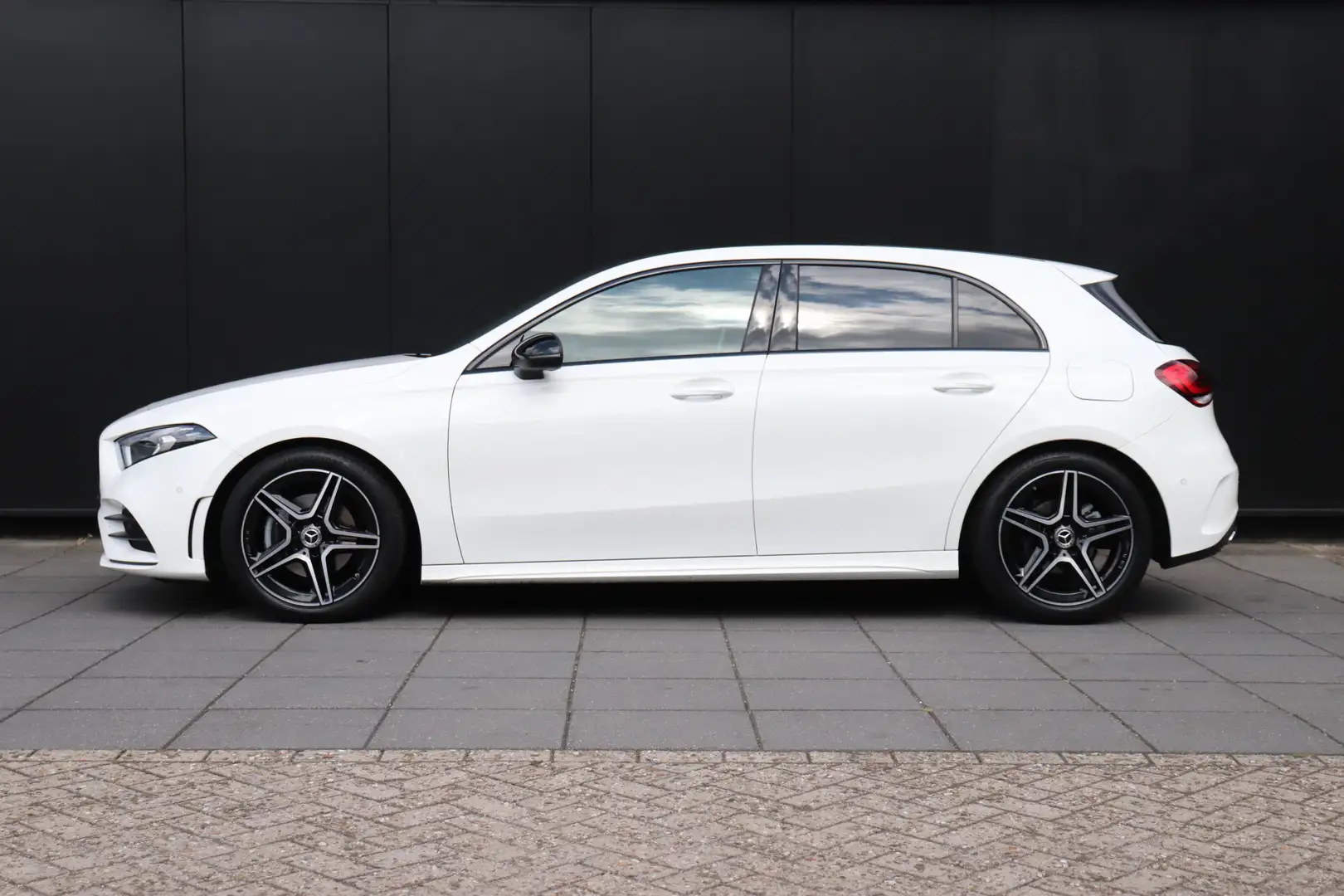Mercedes-Benz A 180 AMG LEDER | PANODAK | STOELVERW. | CAMERA | VIRTUA Wit - 2