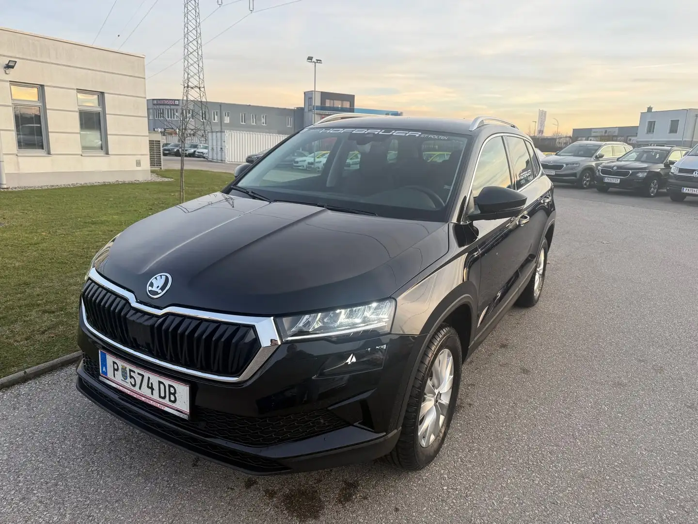 Skoda Karoq Selection TSI Schwarz - 1