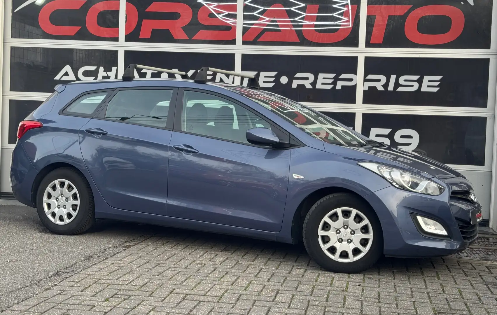 Hyundai i30 i30 SW 1.6 CRDi B AUTO CLIM RADIO DETECT USB ACC Bleu - 2