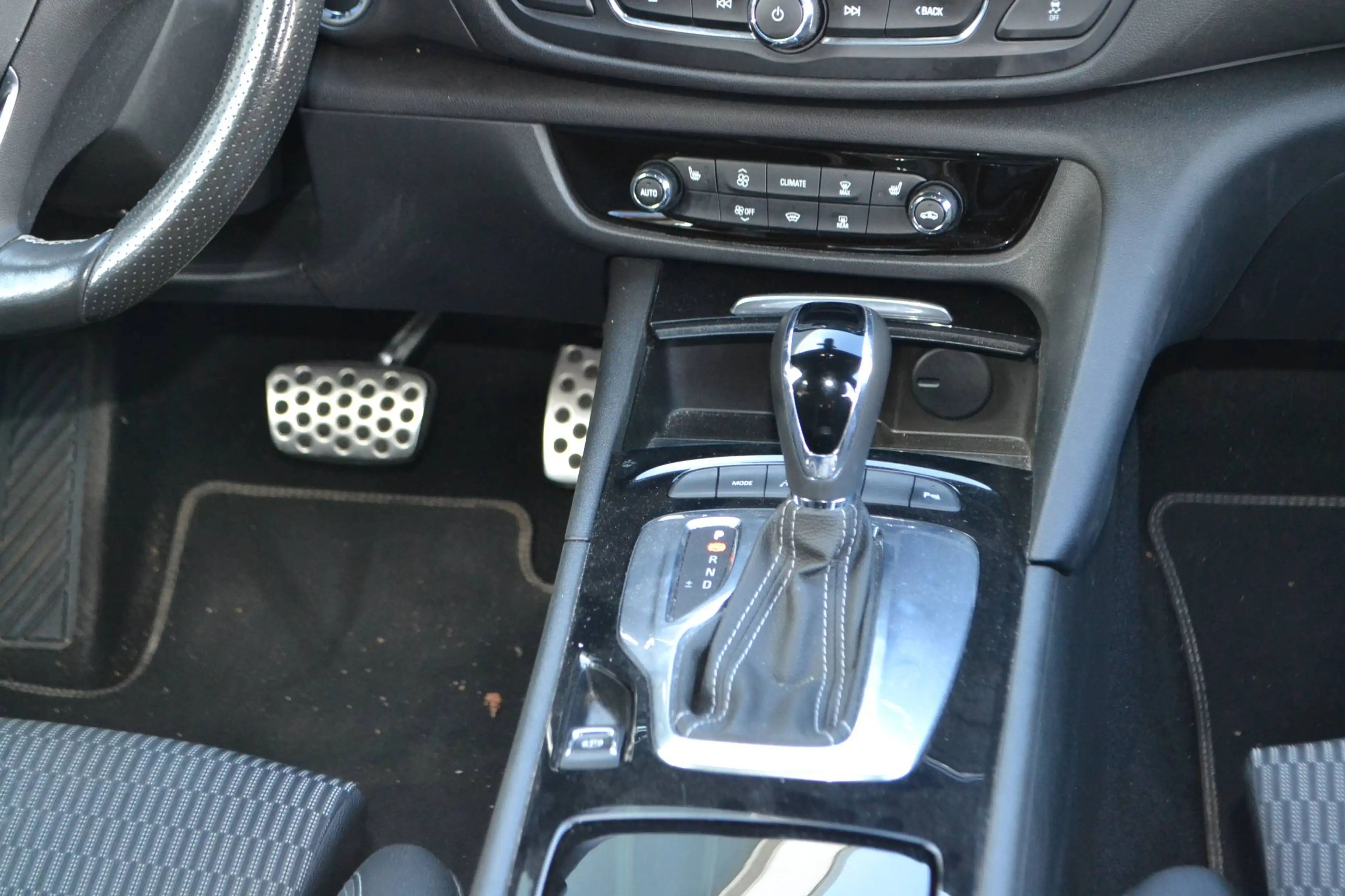 Opel Insignia Insignia 2.0 Diesel Business Elegance AT ST*VOLL — photo 8