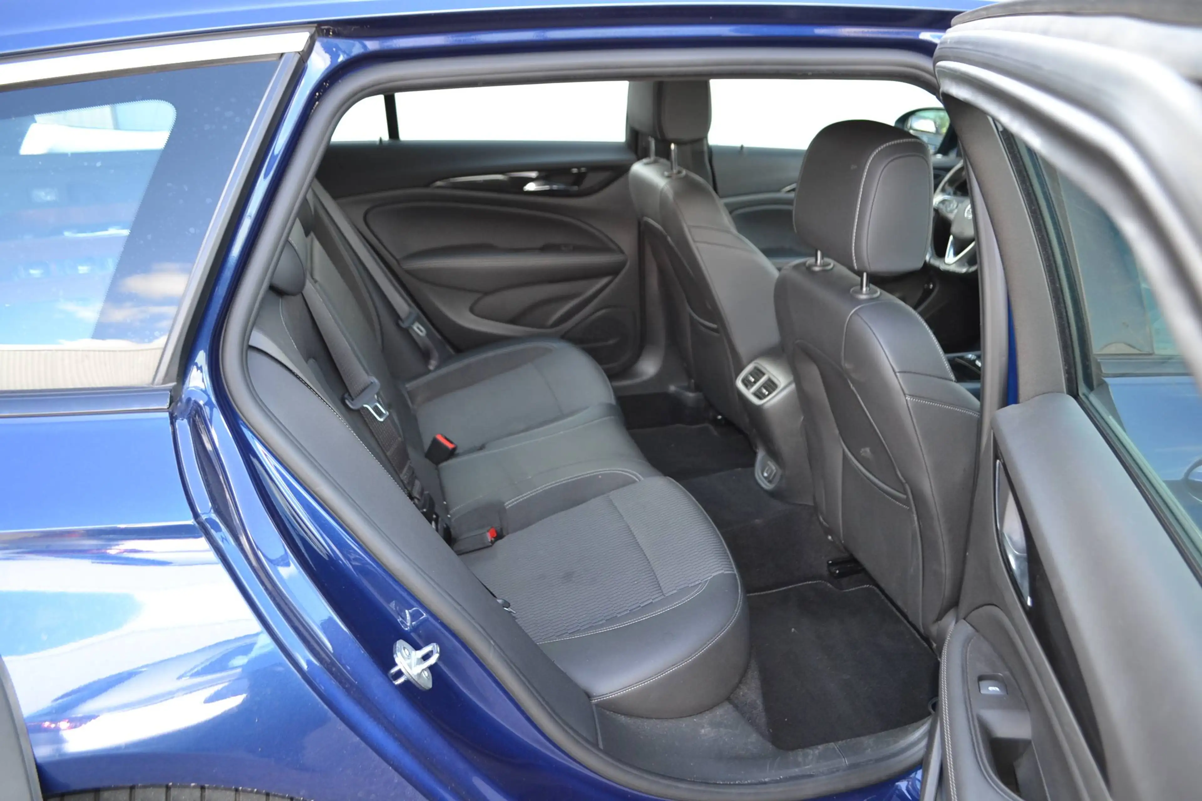 Opel Insignia Insignia 2.0 Diesel Business Elegance AT ST*VOLL — photo 5