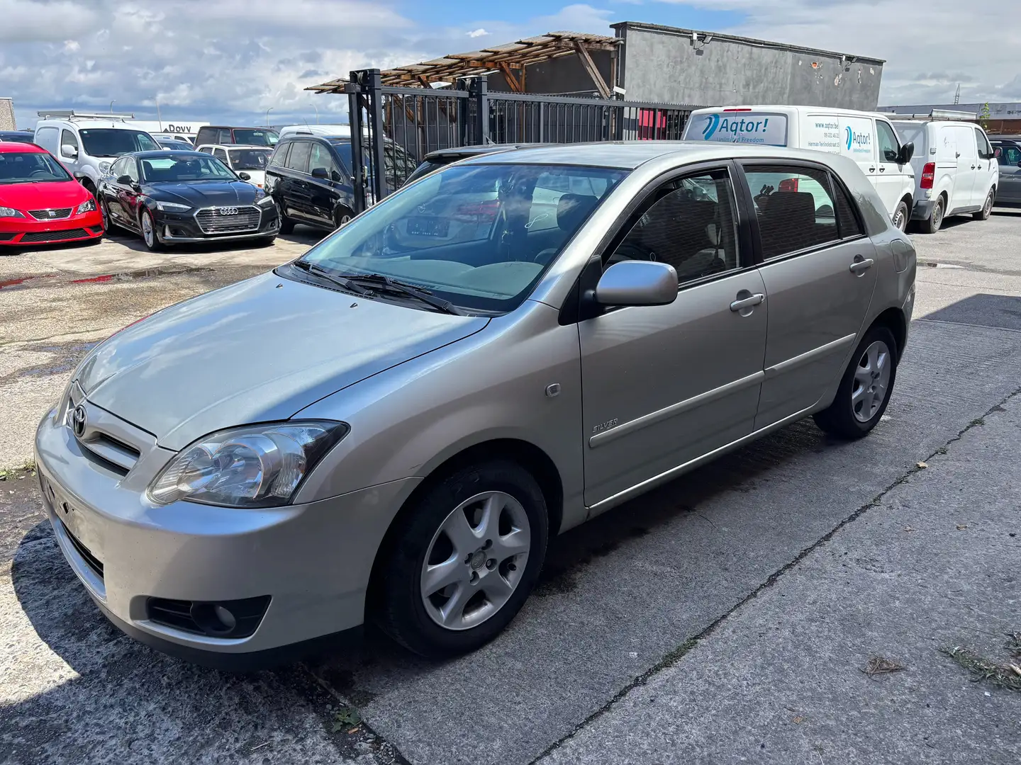 Toyota Corolla 1.4 Turbo D4D Silver Line Gris - 2