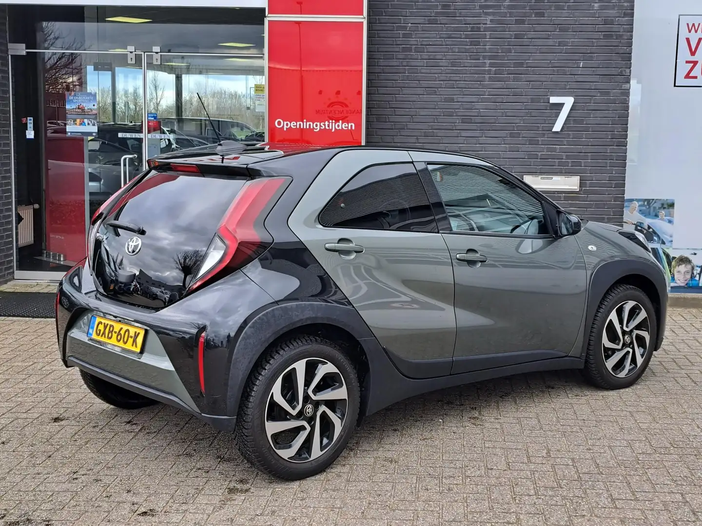 Toyota Aygo X PULSE APPLE/ANDROID CAMERA CLIMA 17"LMV PRIVACY-GL Vert - 2