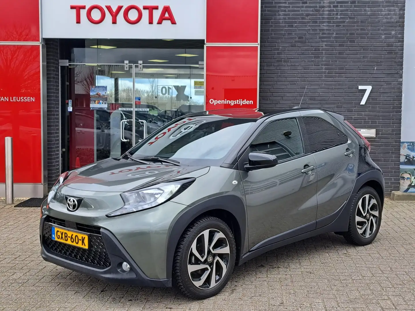 Toyota Aygo X PULSE APPLE/ANDROID CAMERA CLIMA 17"LMV PRIVACY-GL Vert - 1