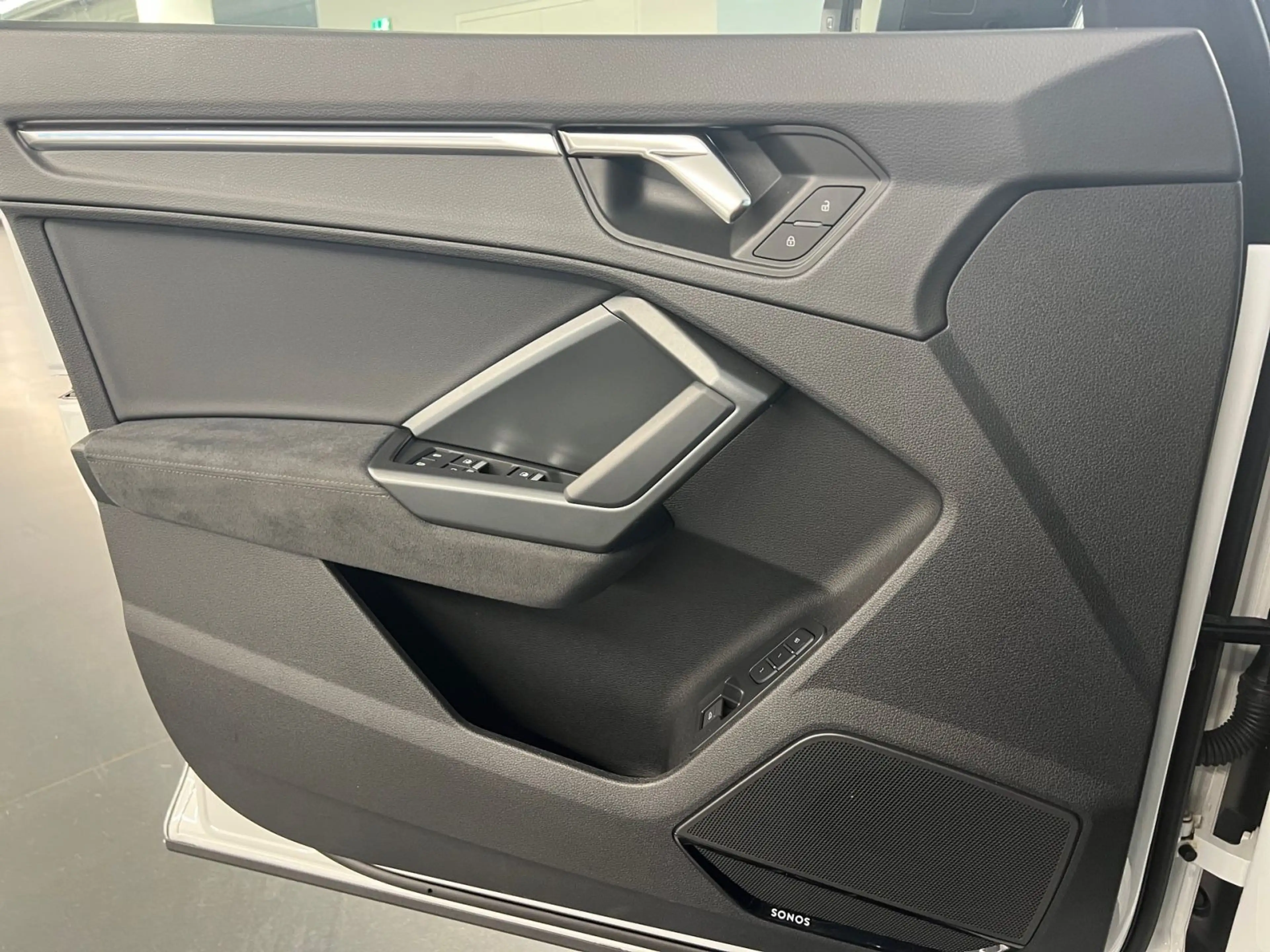 Audi RS Q3 quattro S tronic Matrix-LED Navi — photo 7