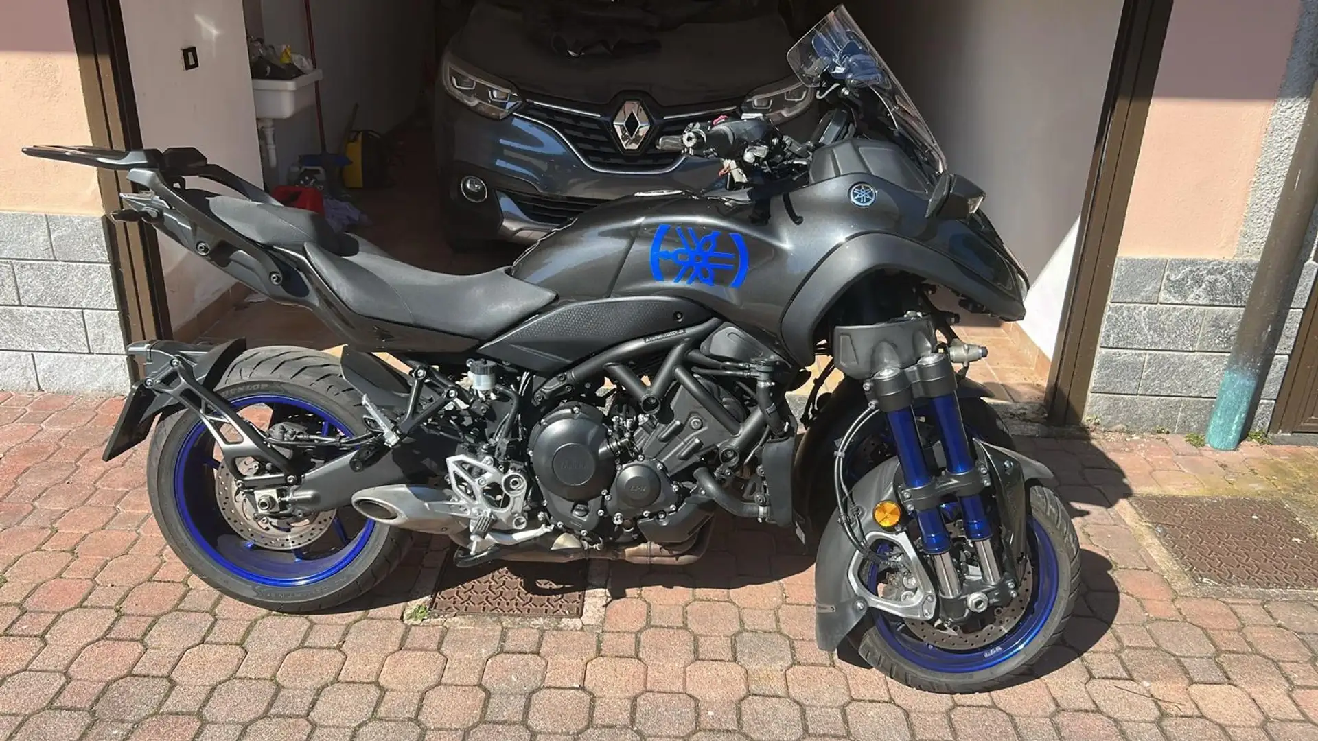 Yamaha Niken standard Černá - 2