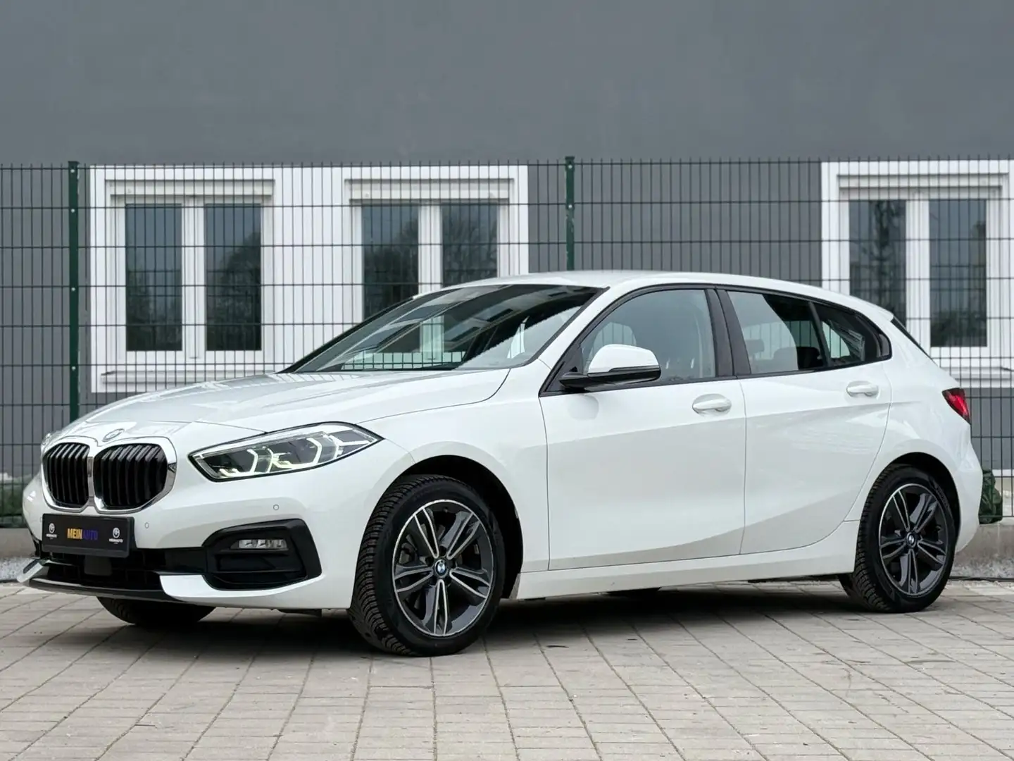 BMW 118 i Sport Line/LED/TEMP/AMBIENTE/SPUR-ASS Weiß - 1