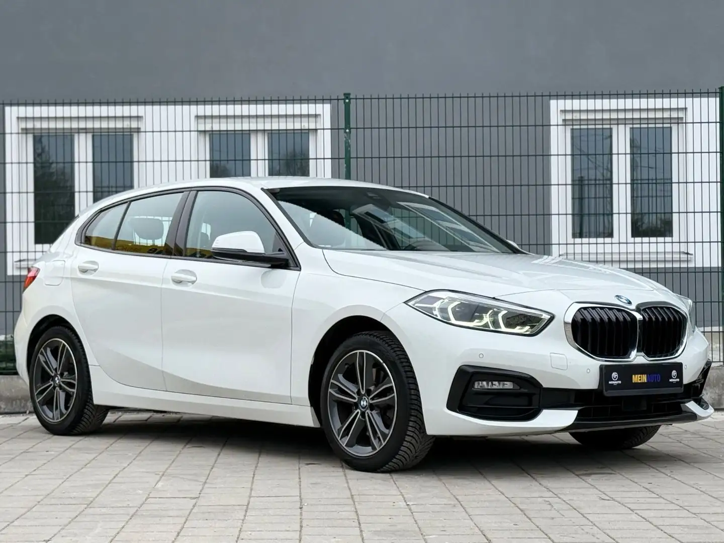 BMW 118 i Sport Line/LED/TEMP/AMBIENTE/SPUR-ASS Weiß - 2