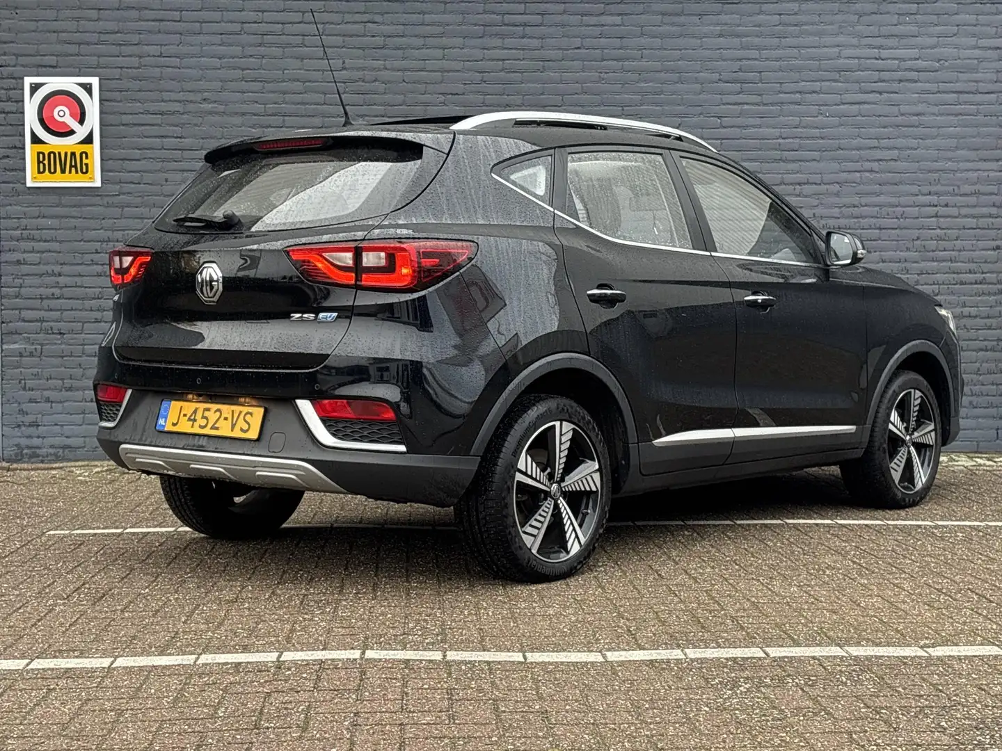 MG ZS MG EV Luxury 45 kWh € 8.800 NETTO | Leder | Pano | Zwart - 2