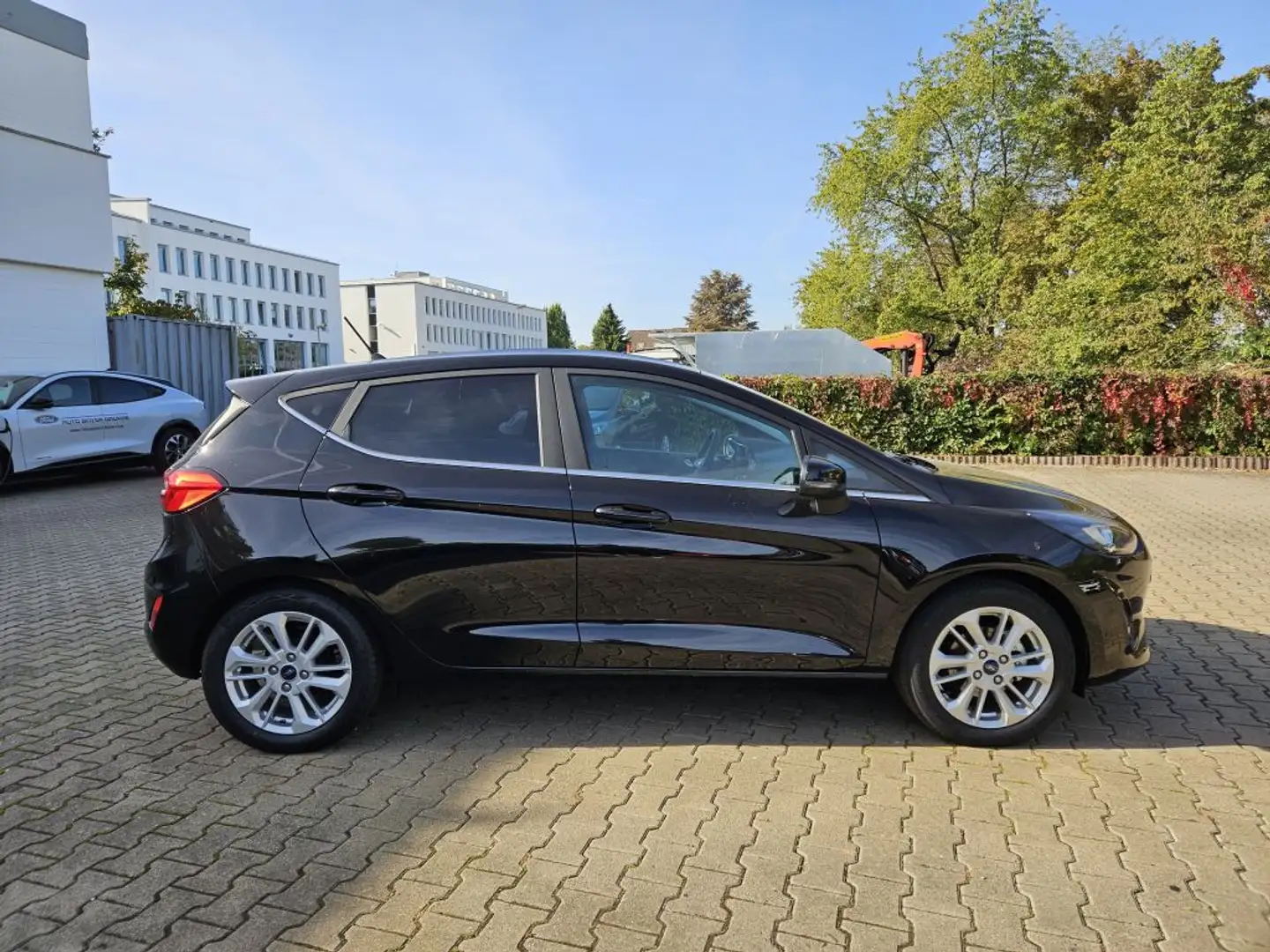 Ford Fiesta 1.0 EcoBoost Hybrid S&S TITANIUM Noir - 2