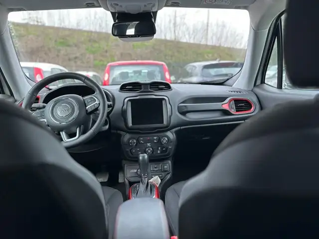 Jeep Renegade view 18
