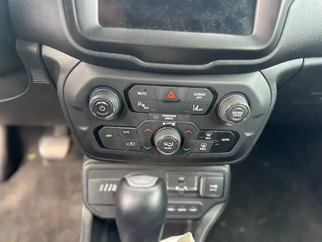 Jeep Renegade view 15
