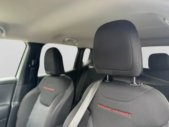 Jeep Renegade view 5