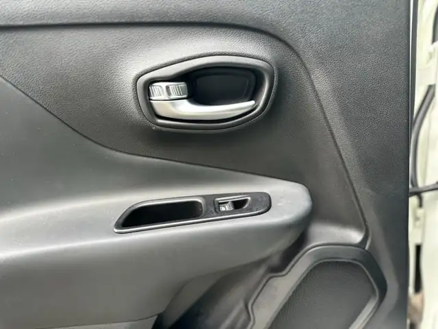 Jeep Renegade view 17
