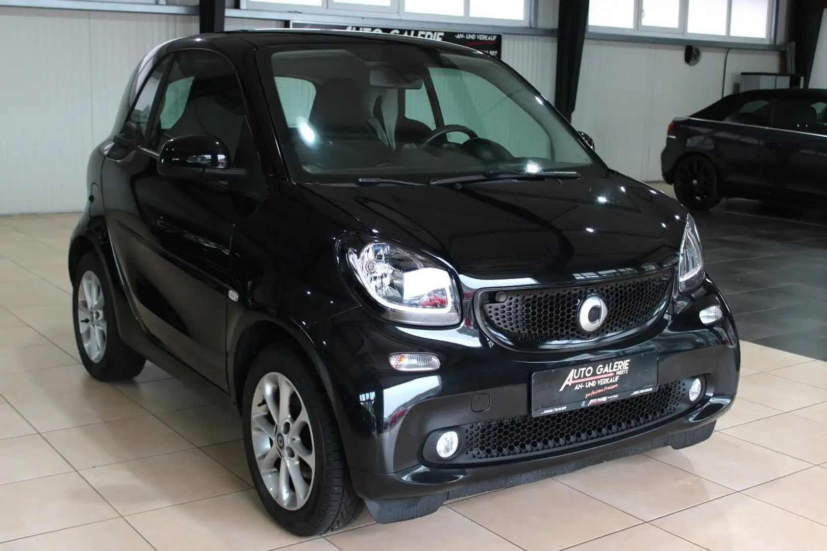 smart forTwo coupe Basis 52kW*TÜV NEU*SHZ*BLUETOOTH* Noir - 1