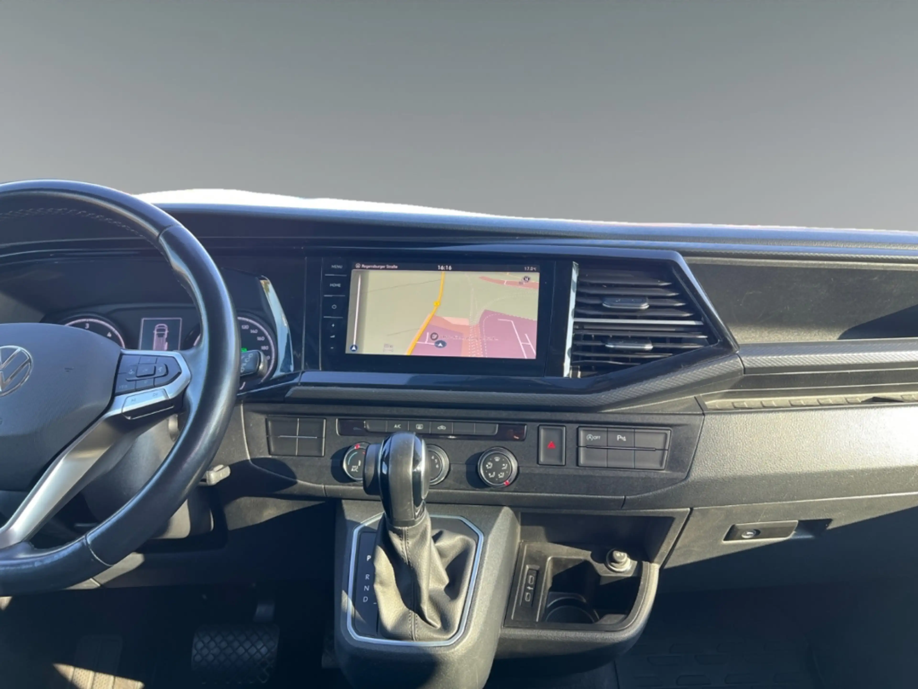 Volkswagen T6.1 Multivan FWD AHK Navi ACC Musikstreaming DAB Ausparkassiste — photo 6