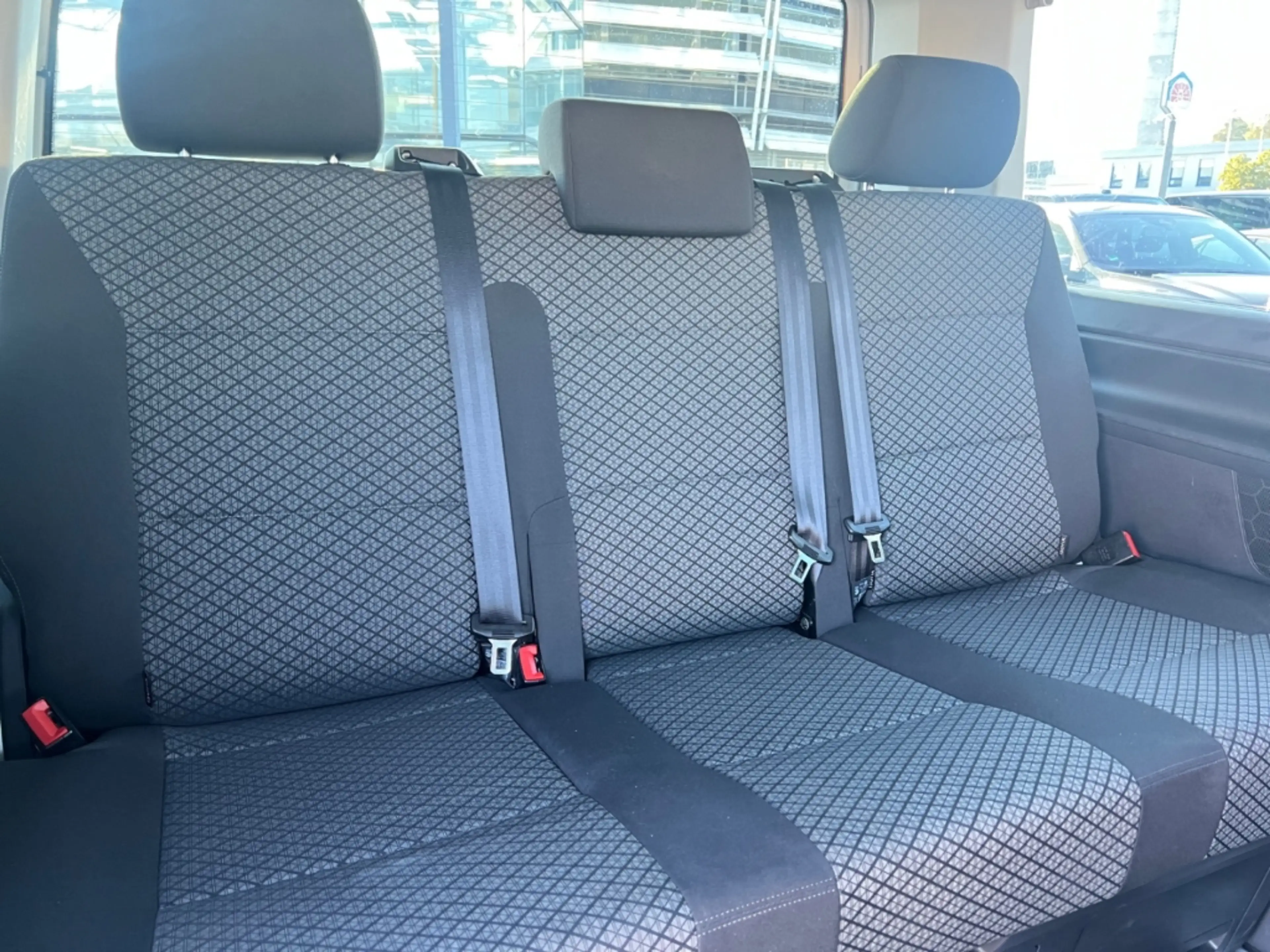 Volkswagen T6.1 Multivan FWD AHK Navi ACC Musikstreaming DAB Ausparkassiste — photo 12