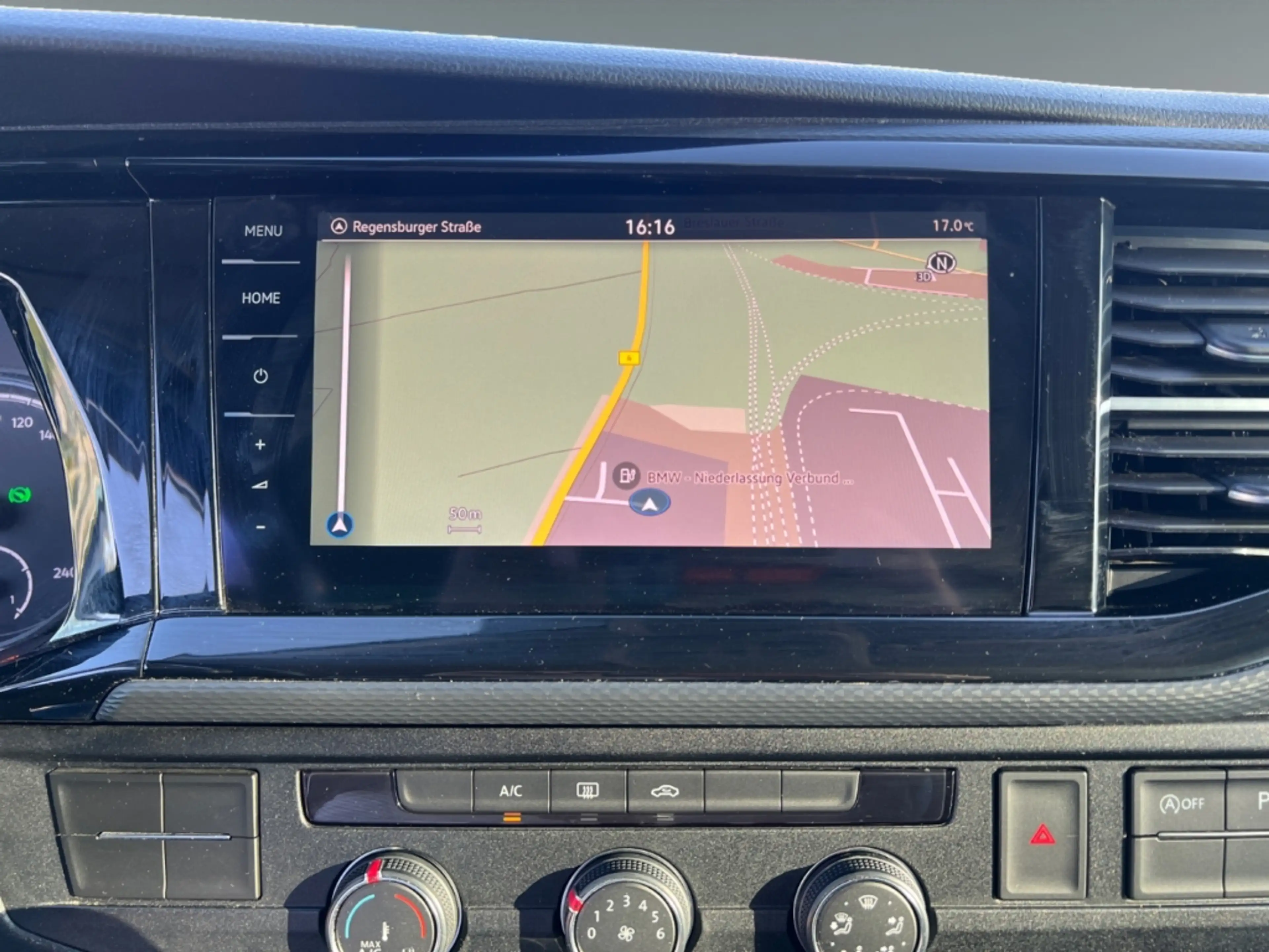 Volkswagen T6.1 Multivan FWD AHK Navi ACC Musikstreaming DAB Ausparkassiste — photo 13