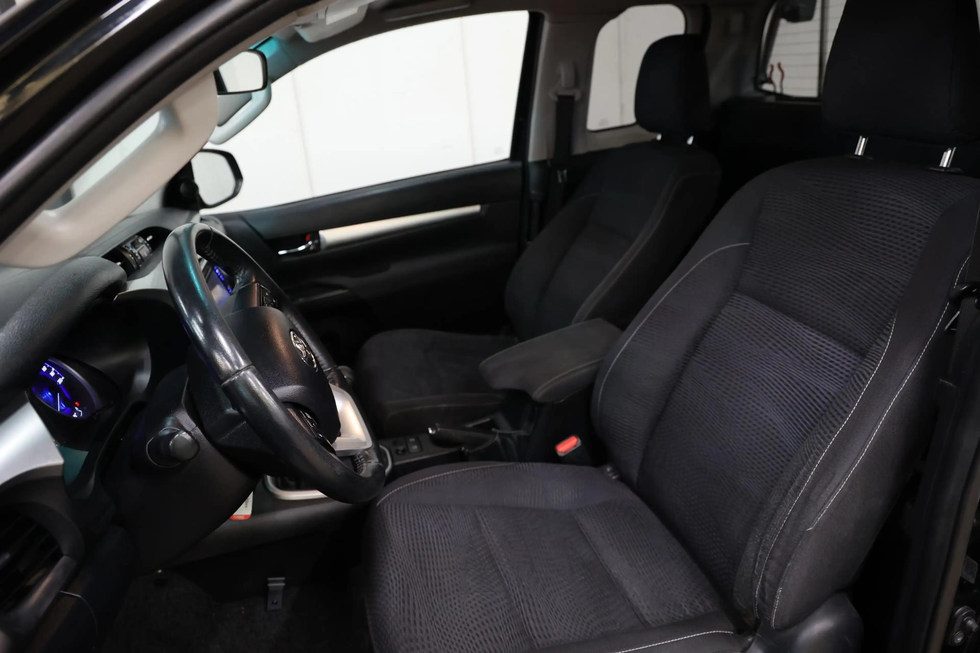 Toyota Hilux 2.4 D-4D-F Xtra Cab 4X4 MET 3500KG TREKVERMOGEN — photo 5