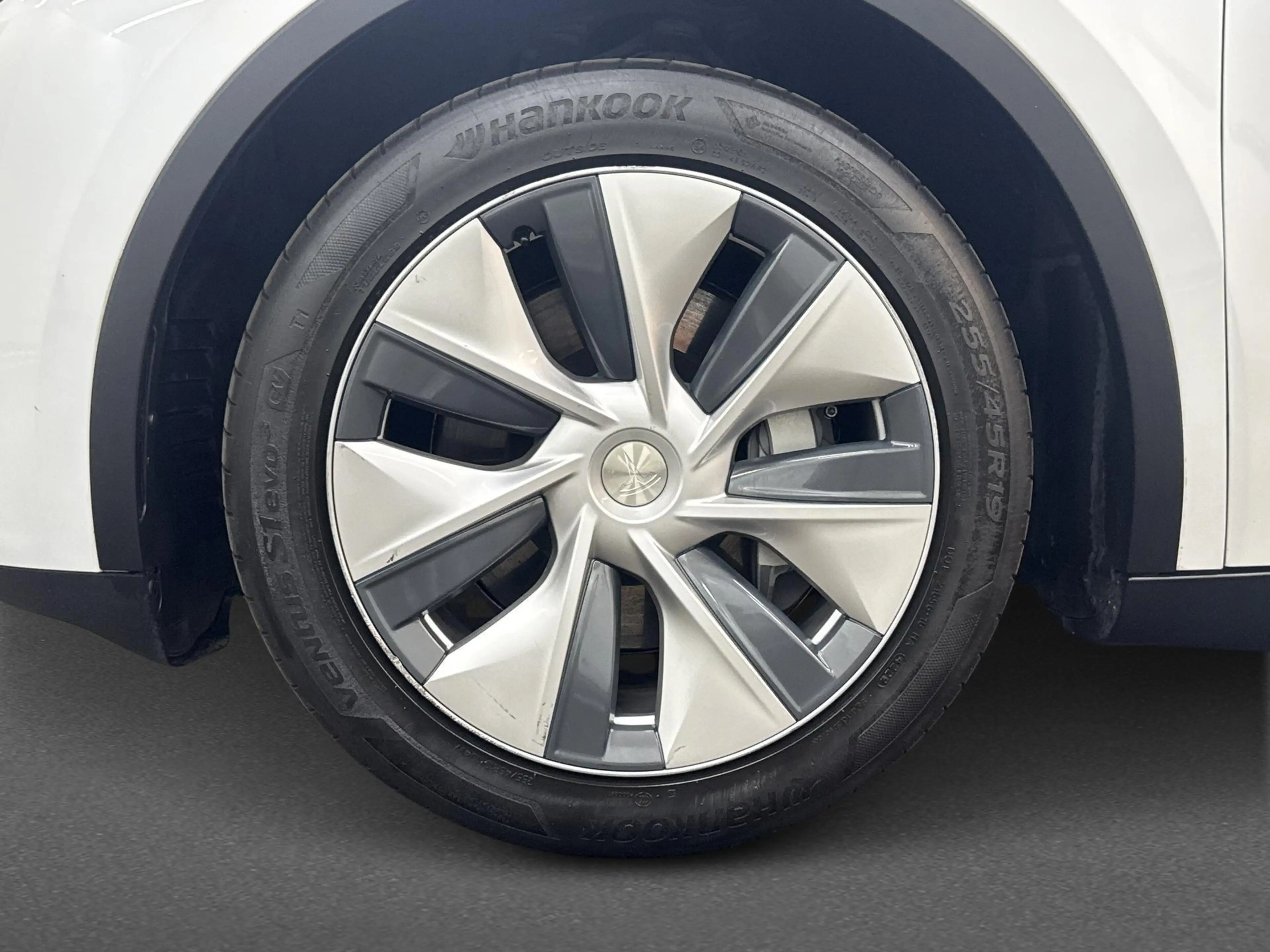 Tesla Model Y RWD 58 kWh — photo 11