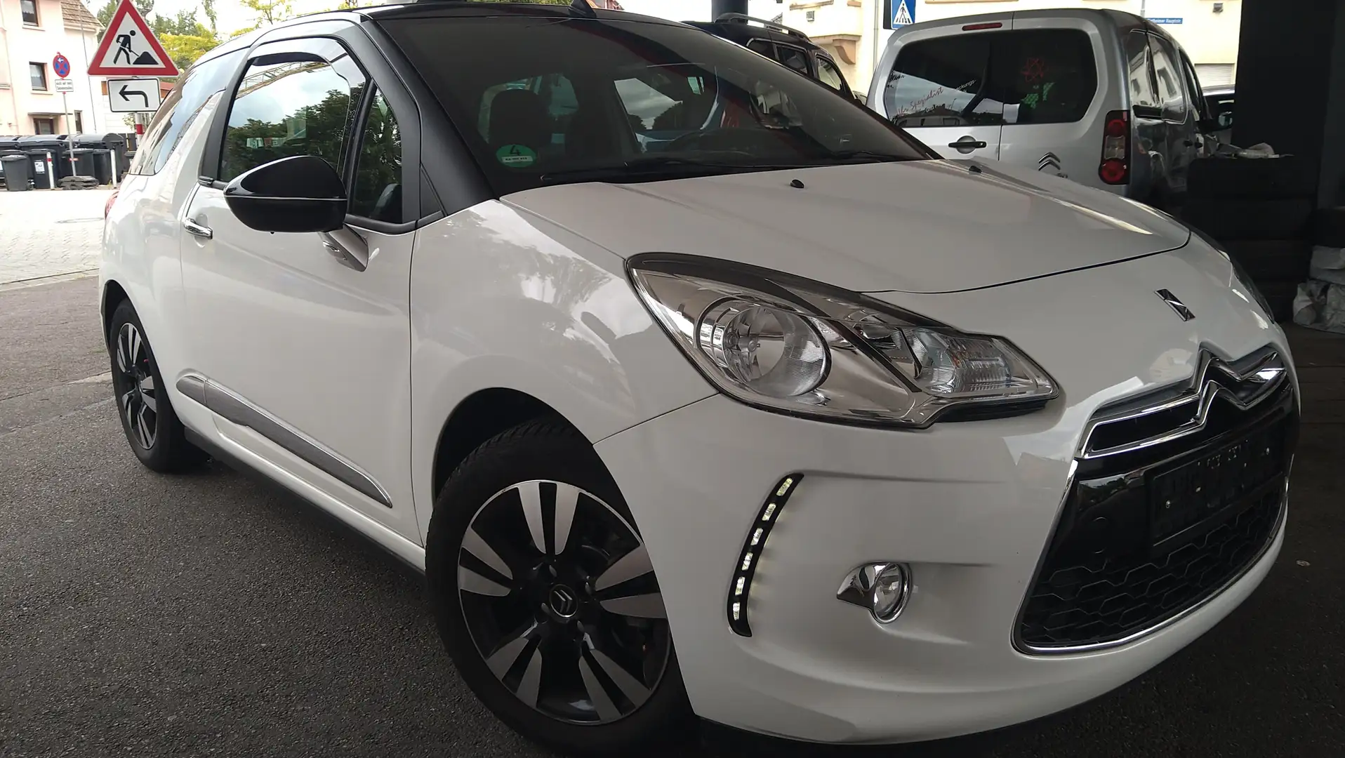 Citroen DS3 1,2 Cabrio Weiß - 2