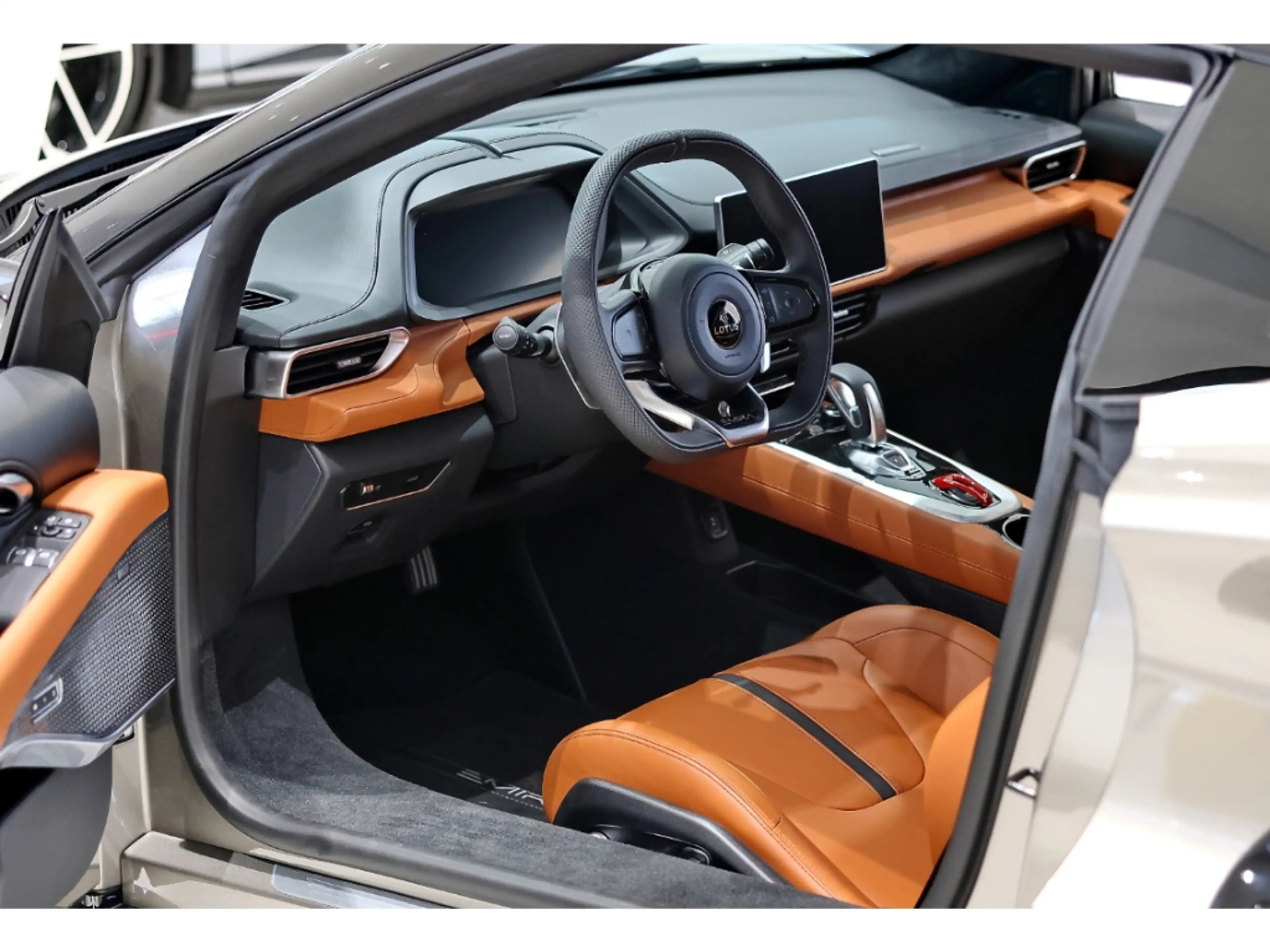 Lotus Emira Turbo SE KEF Premium Audi, Extended co-driver pack — photo 9
