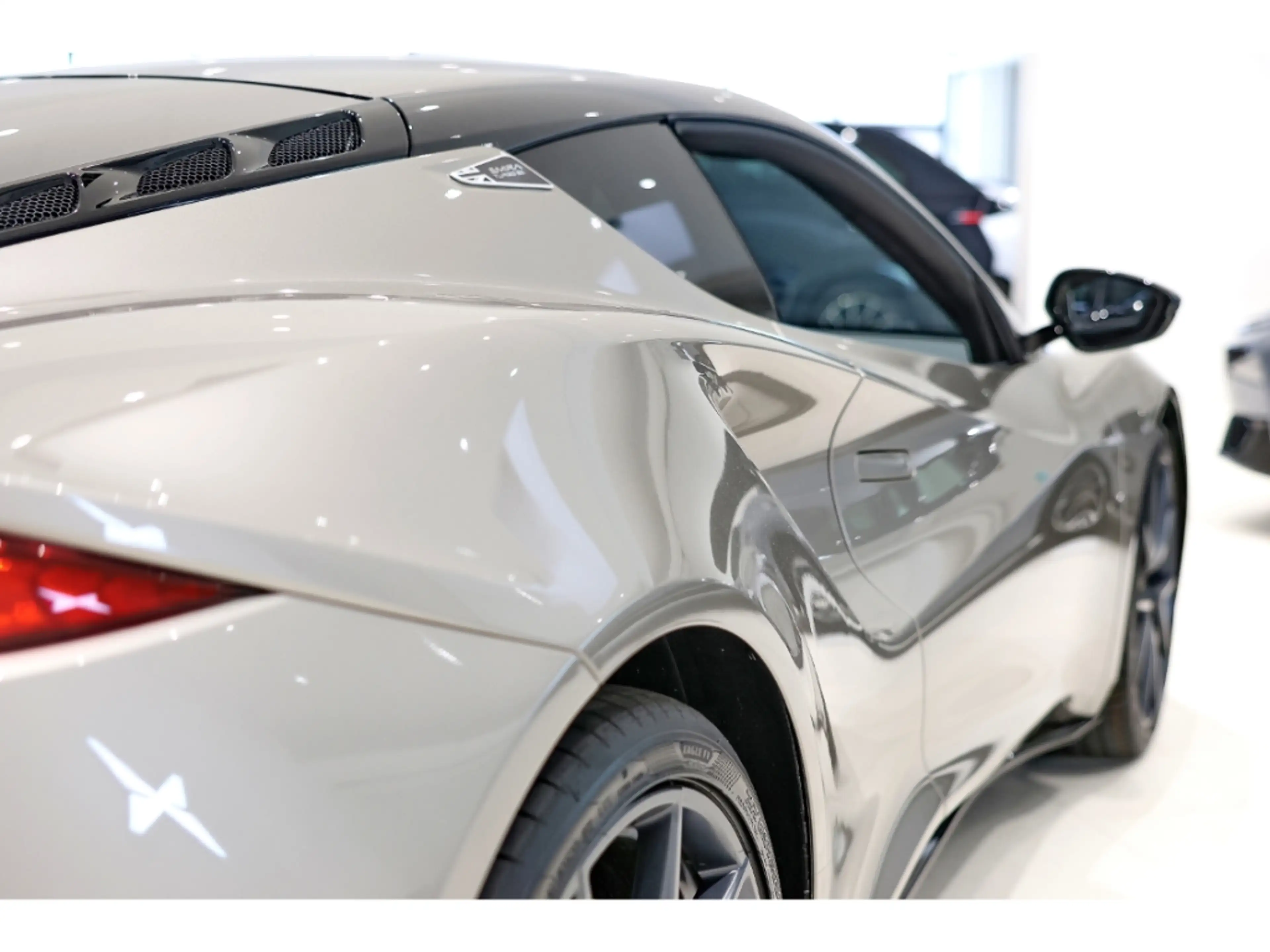 Lotus Emira Turbo SE KEF Premium Audi, Extended co-driver pack — photo 5