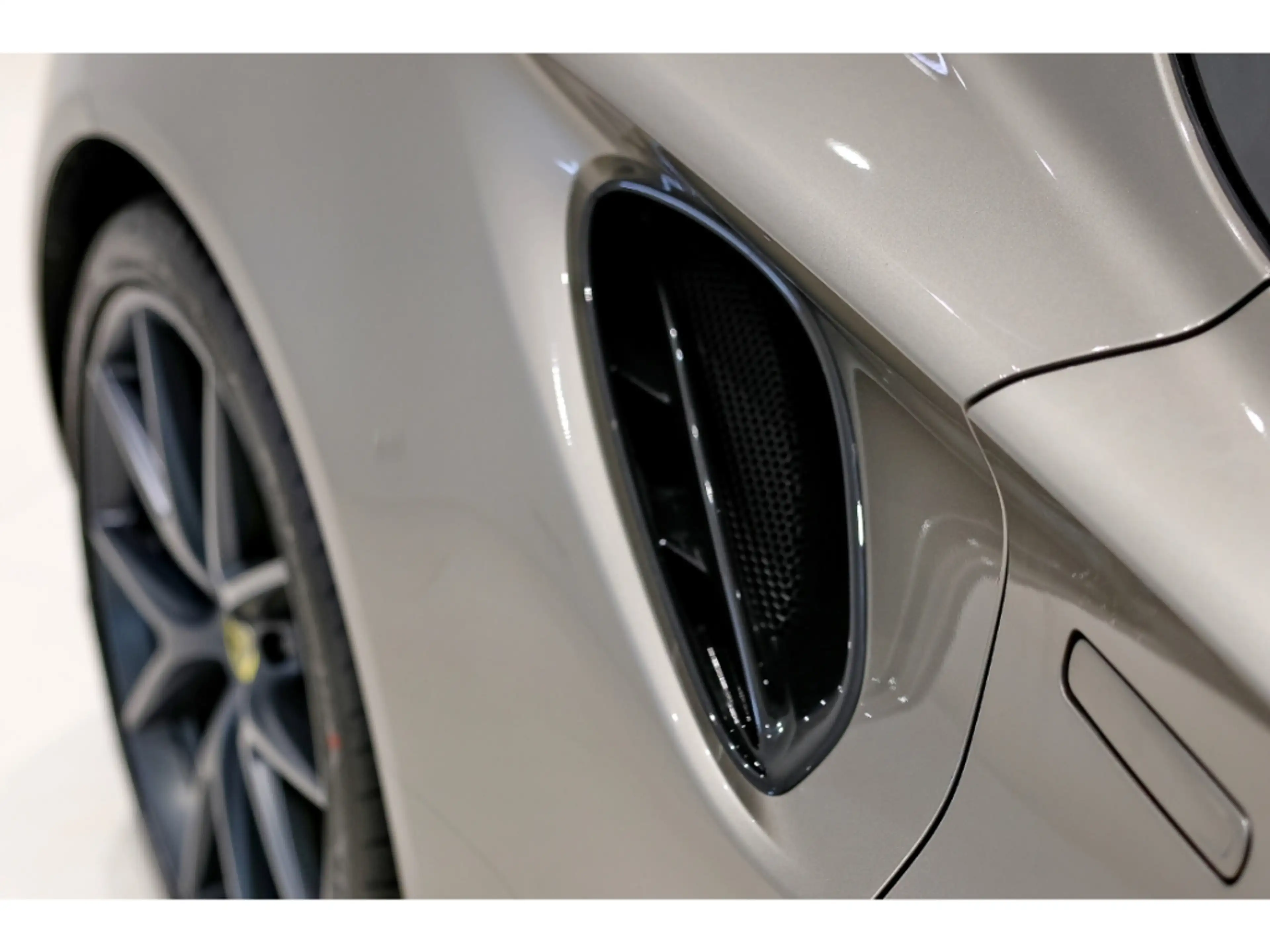 Lotus Emira Turbo SE KEF Premium Audi, Extended co-driver pack — photo 6