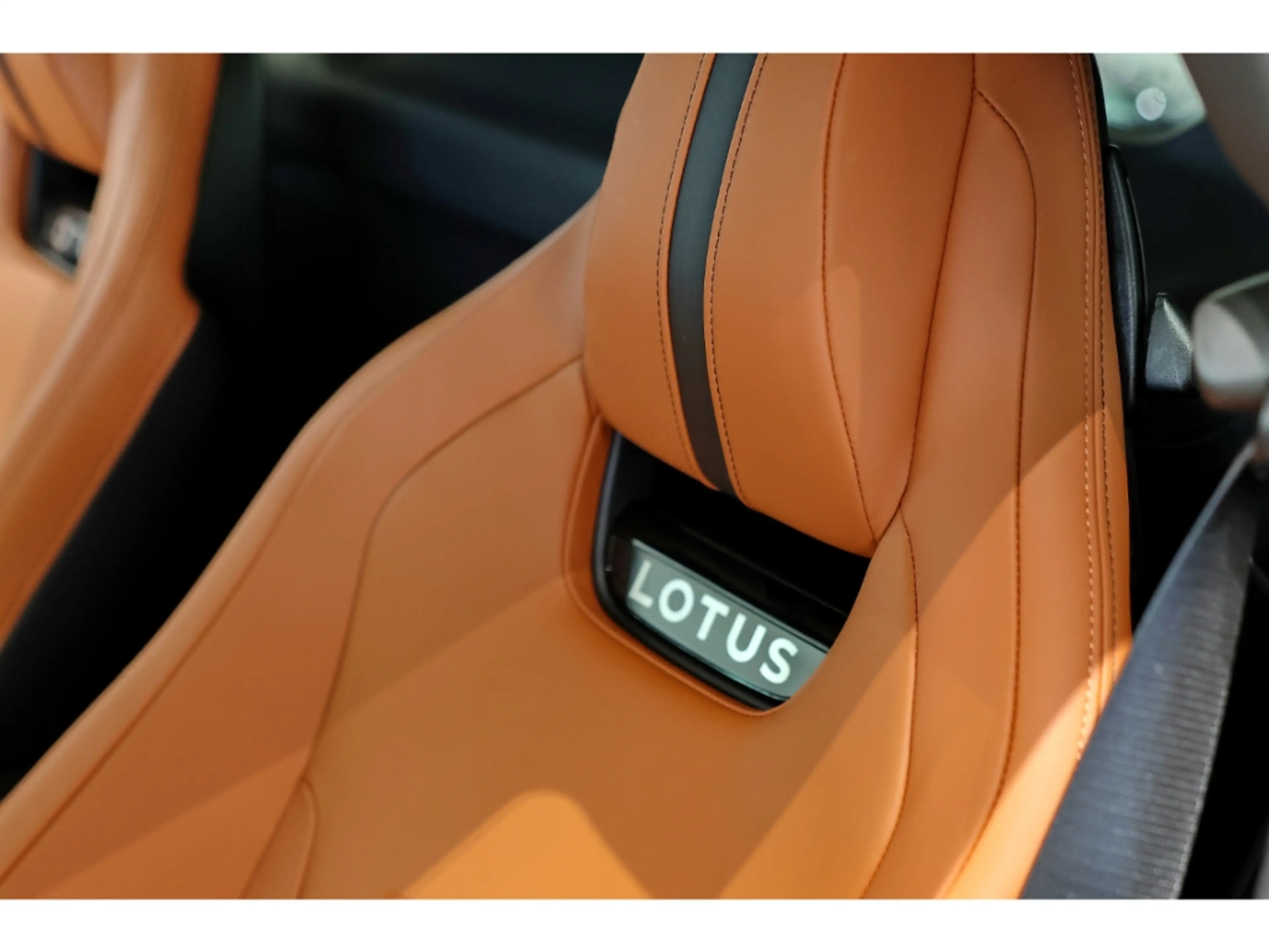 Lotus Emira Turbo SE KEF Premium Audi, Extended co-driver pack — photo 12