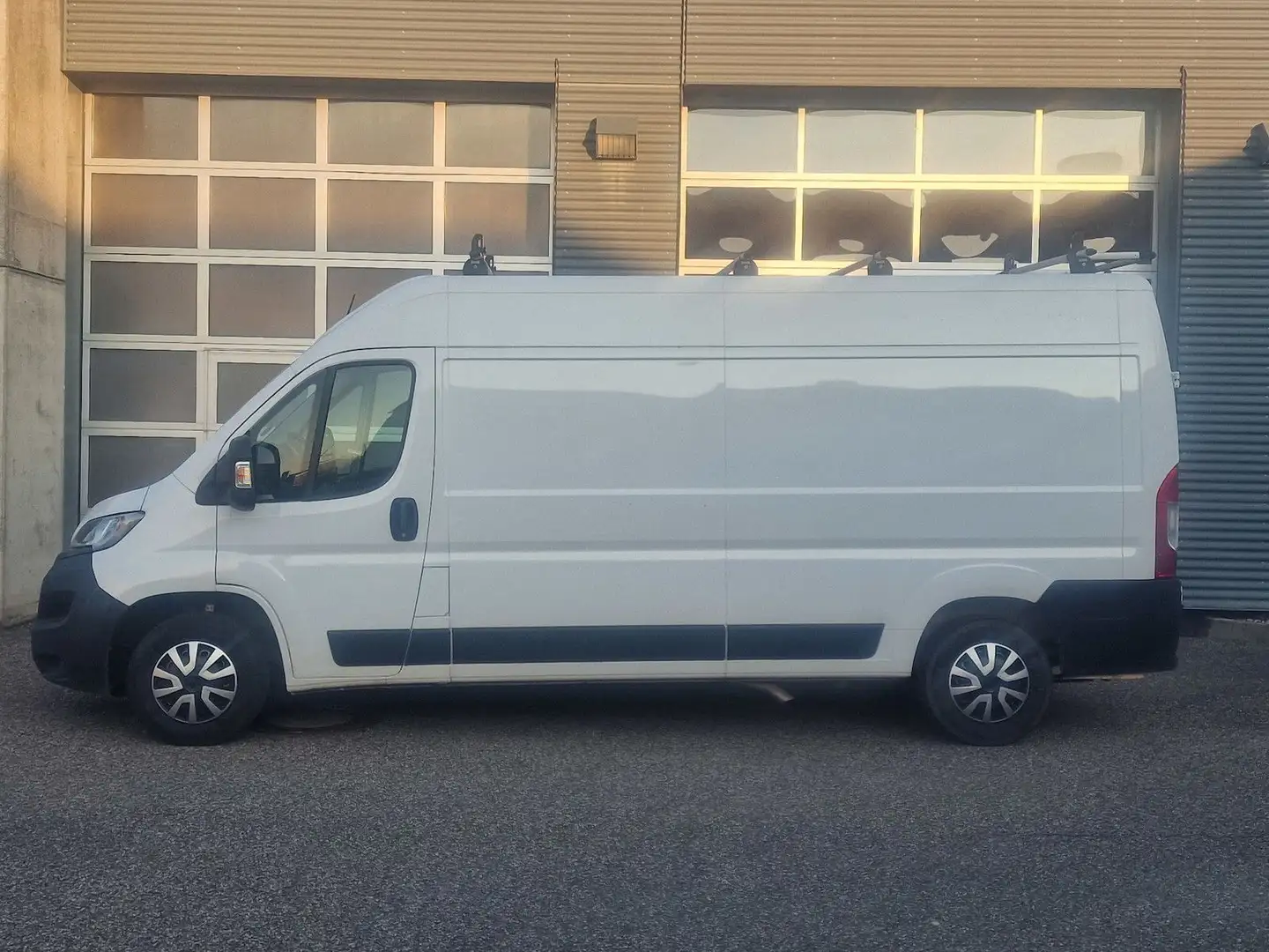 Peugeot Boxer 335 L3H2 Klima NAVI Werkstatt AHK Weiß - 2